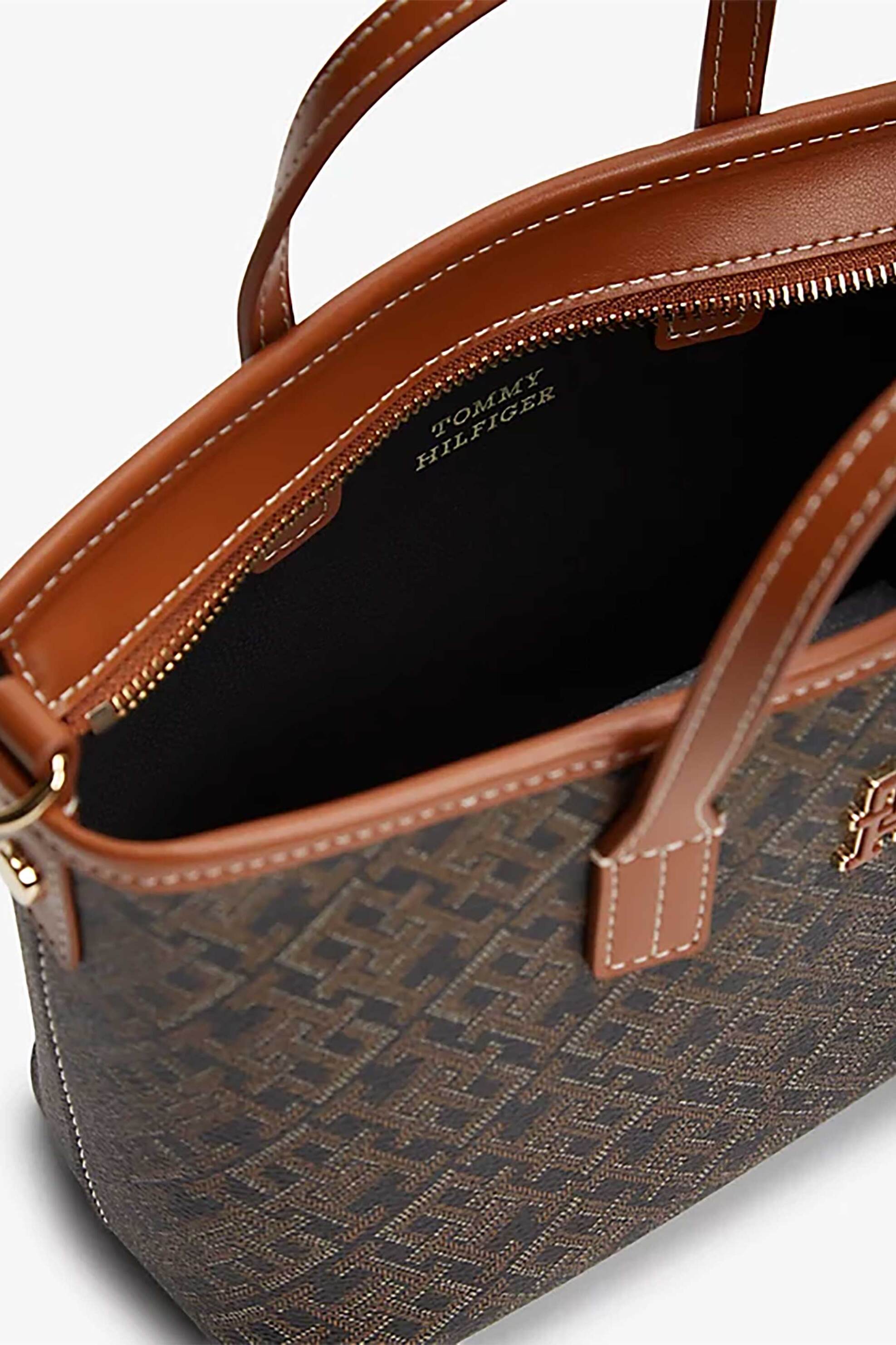 Tommy Hilfiger γυναικεία τσάντα tote με μεταλλικό μονόγραμμα και all-over logo print "TH Monoplay" - AW0AW18848 Μαύρο φωτογραφία
