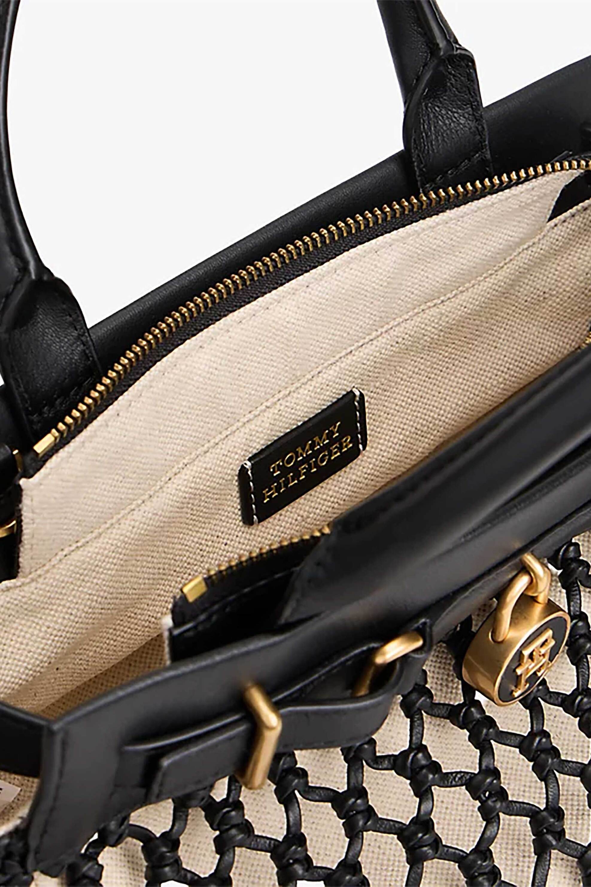 TOMMY HILFIGER Tommy Hilfiger γυναικεία τσάντα tote/χειρός με σχέδιο μακραμέ "The American Icon" - AW0AW18542 Μαύρο - 3