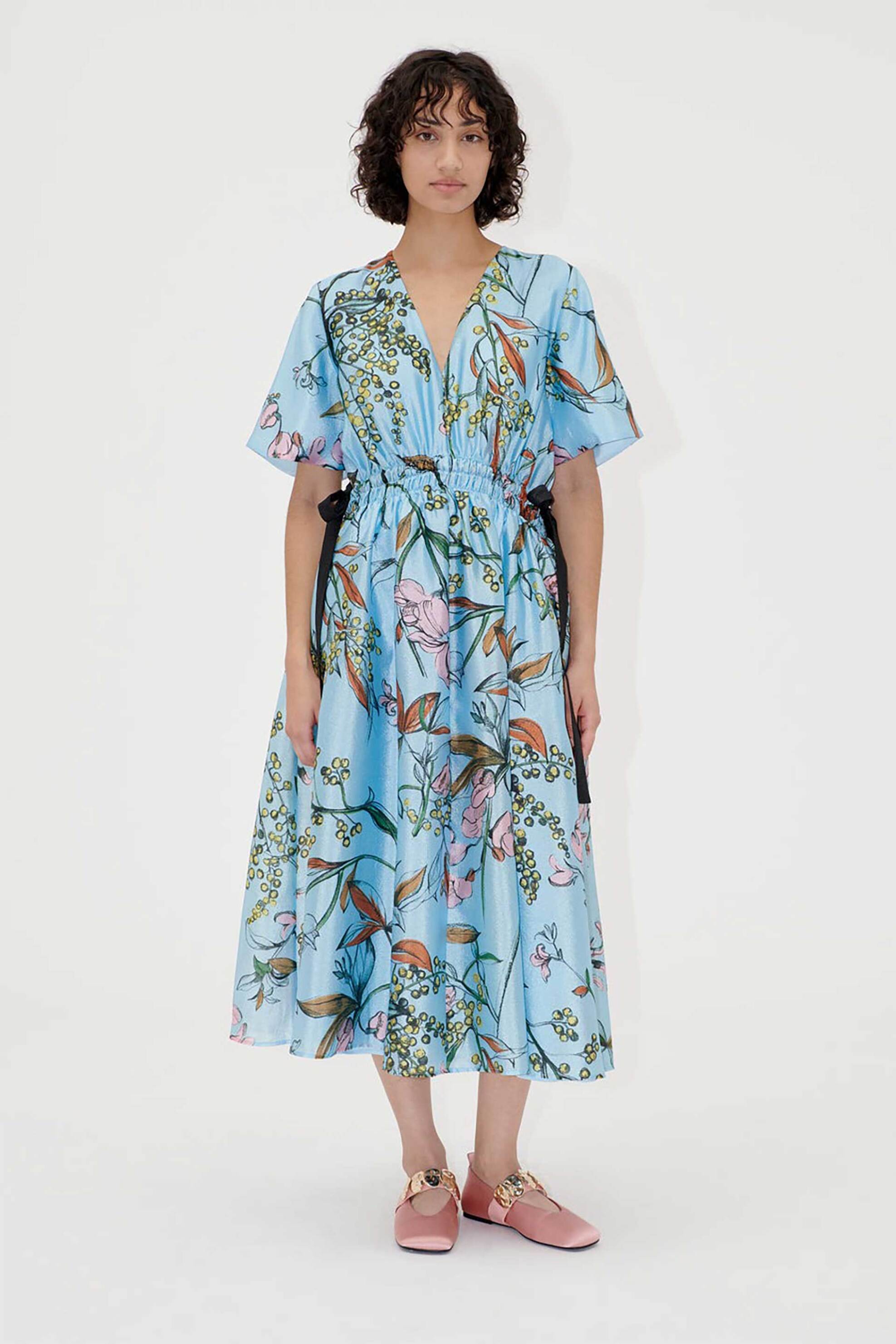 STINE GOYA Stine Goya γυναικείο φόρεμα midi με floral print "Spring Mimosa" - SG-SS25-D103-2067 Γαλάζιο