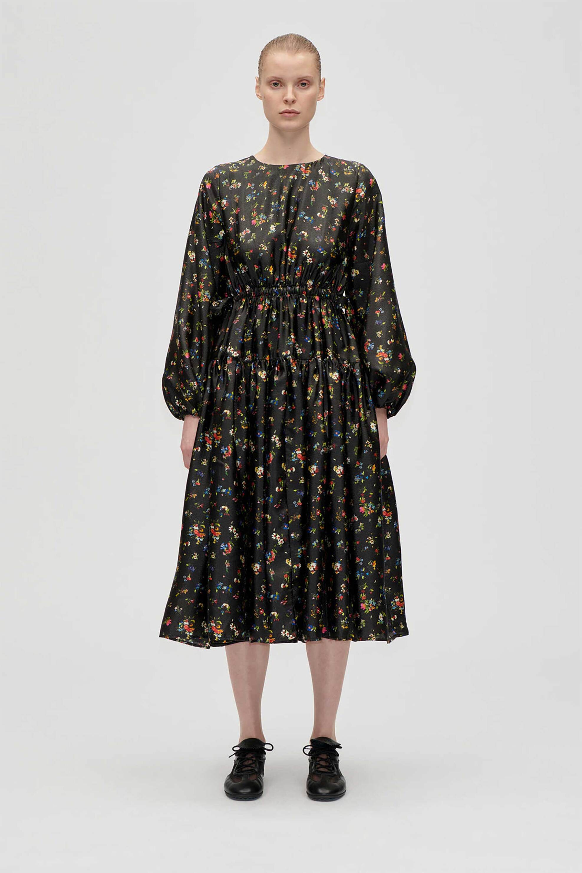 Stine Goya γυναικείο φόρεμα midi με floral print "Magnolia Garden" - SG-AW25-D158-2067 Μαύρο