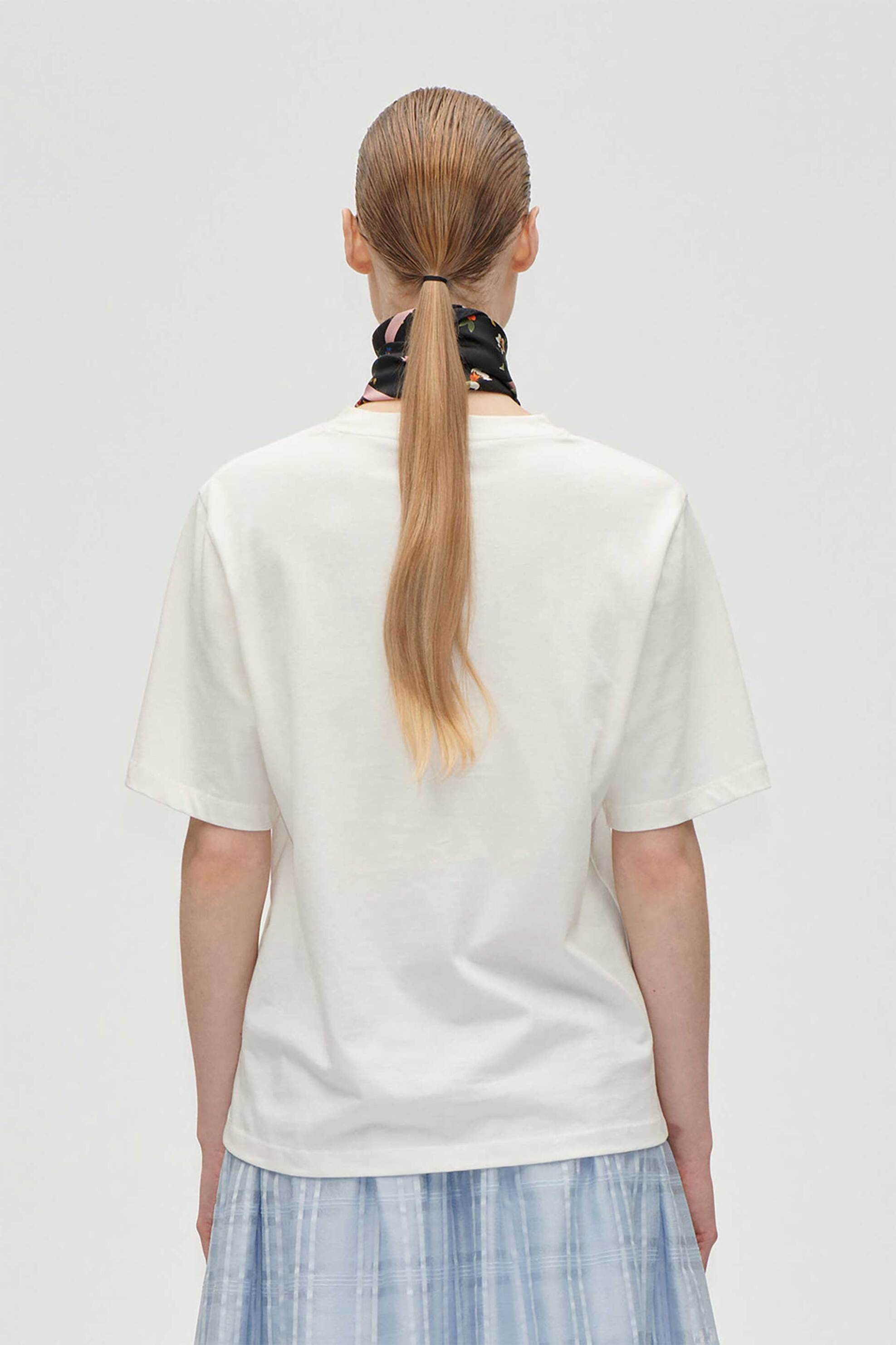 Stine Goya γυναικείο T-shirt με floral print - SG-AW25-T009-2243 Λευκό φωτογραφία