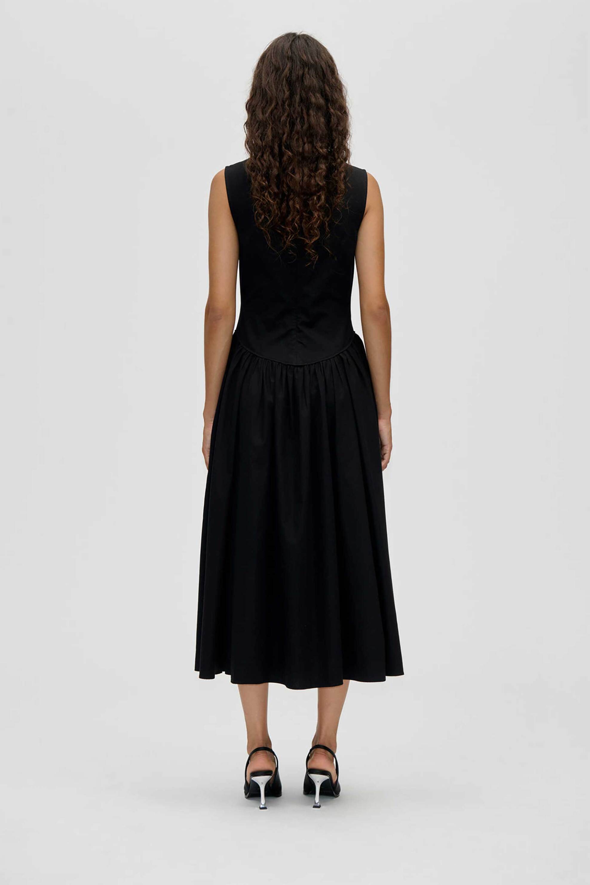 Stine Goya γυναικείο midi φόρεμα "Broderie Anglaise" - SG-SS26-D227-2484 Μαύρο φωτογραφία