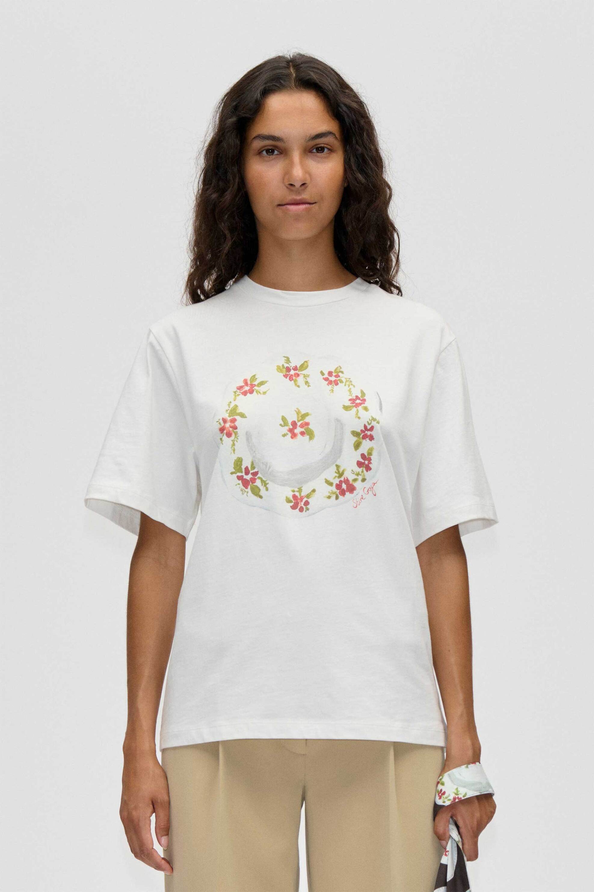 Stine Goya γυναικείο T-shirt με floral print "The Plate" - SG-SS26-T009-2243P Λευκό