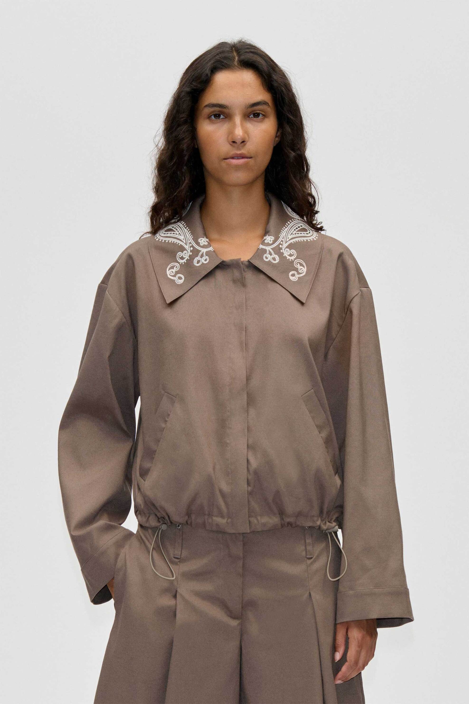 Stine Goya γυναικείο bomber jacket - SG-SS26-J070-2492 Μπεζ