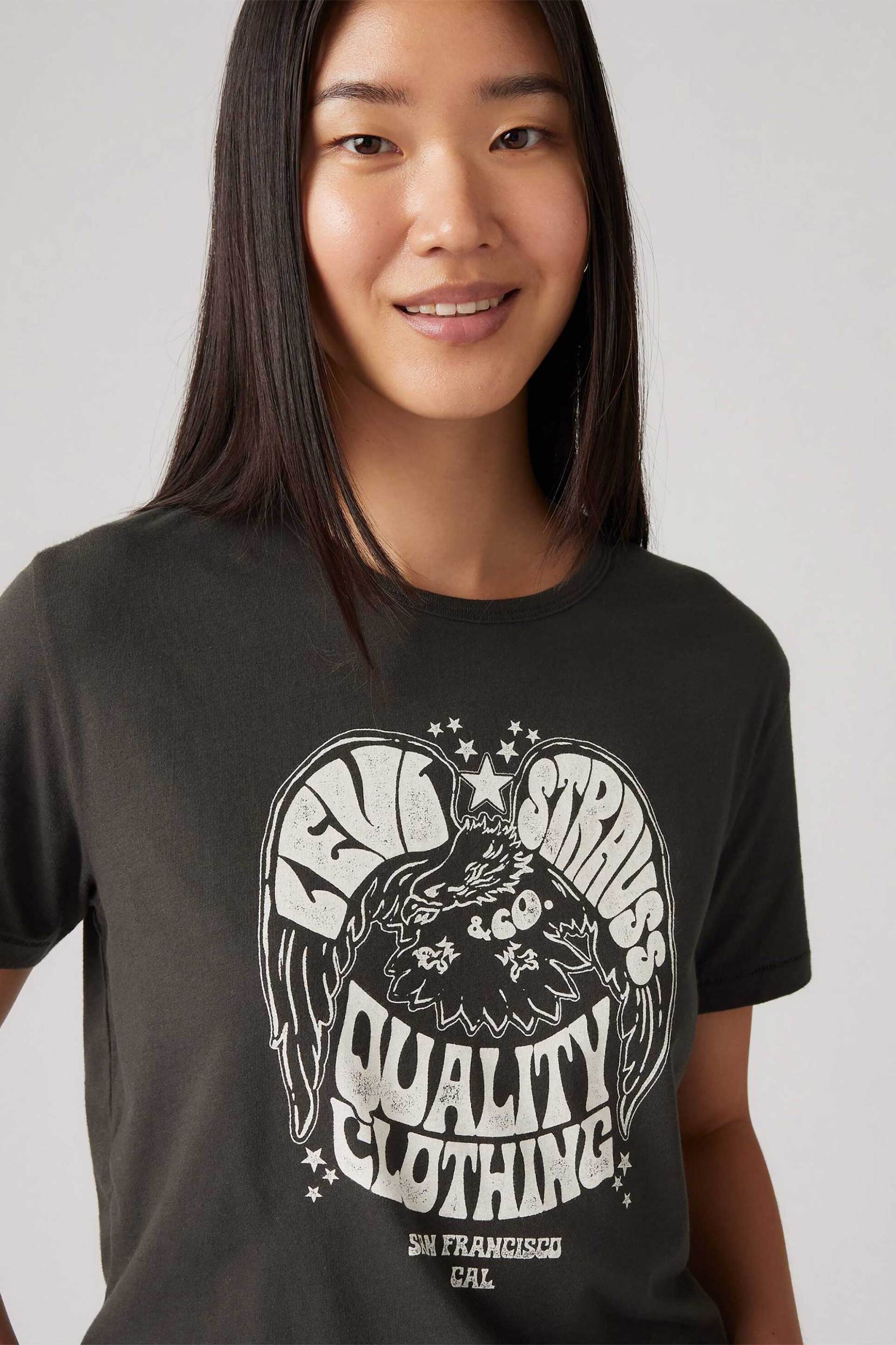 Levi's® γυναικείο T-shirt με graphic print Standard Fit 