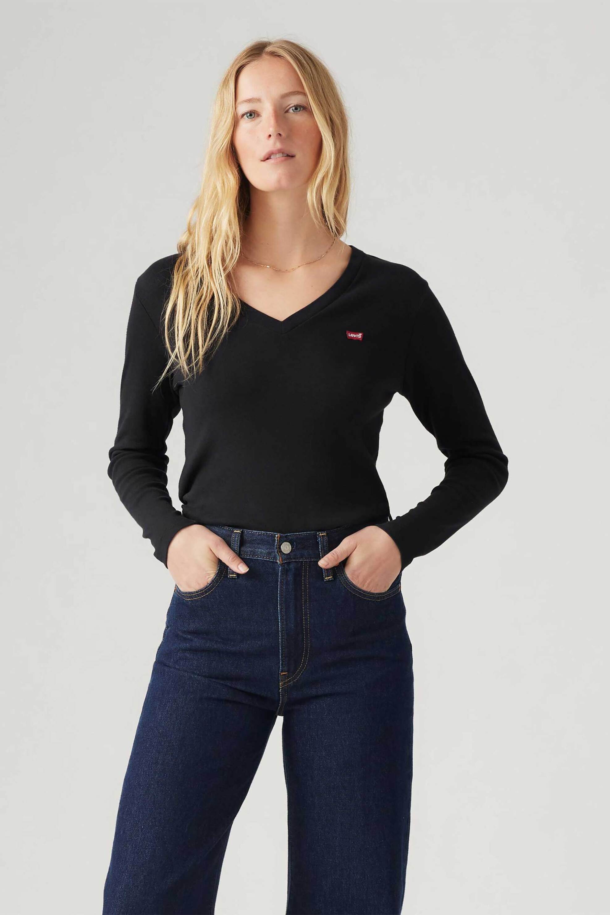 Levi's® γυναικεία μακρυμάνικη μπλούζα με V και λογότυπο Slim Fit "Essential Housemark" - A93300000 Μαύρο