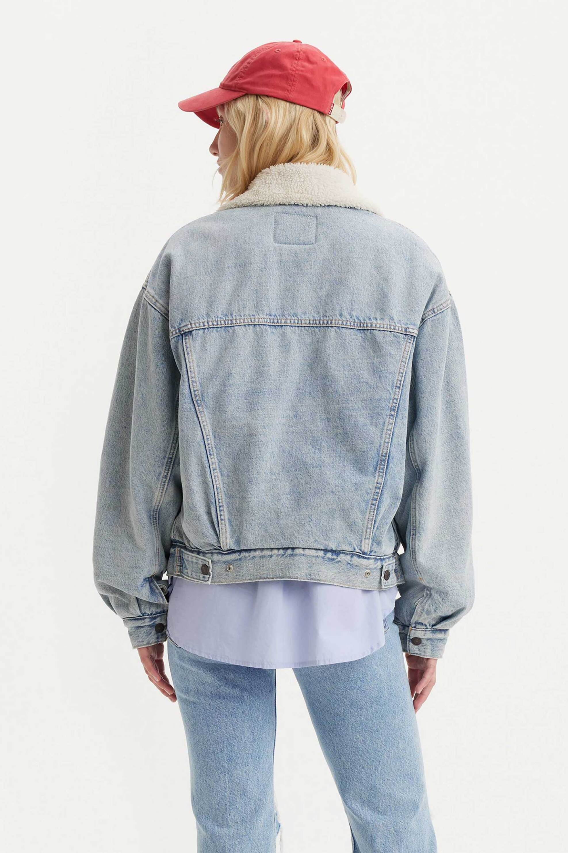 Levi's® γυναικείο denim jacket με μπουκλέ γιακά και επένδυση Relaxed Fit 