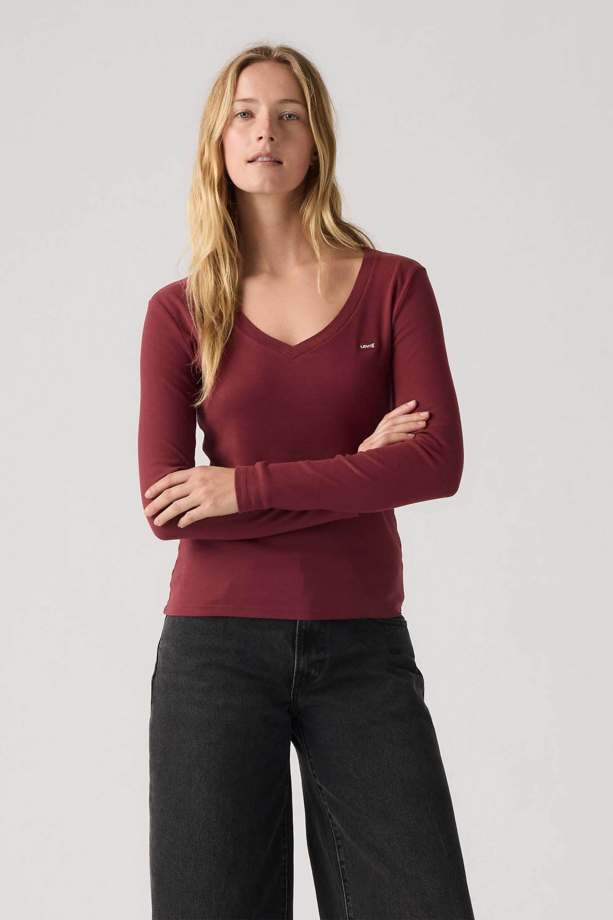 Levi's® γυναικεία μακρυμάνικη μπλούζα με V και λογότυπο Slim Fit "Essential Housemark" - A93300013 Μπορντό