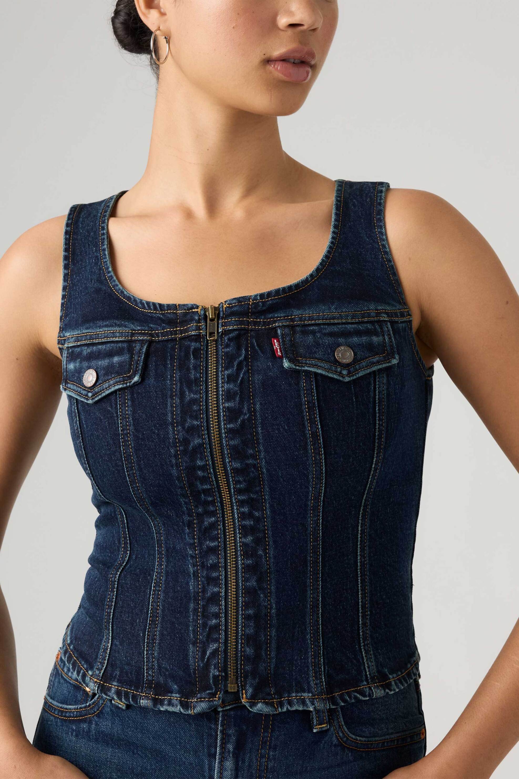 Levi's® γυναικείο denim αμάνικο τοπ με φερμουάρ Slim Fit 