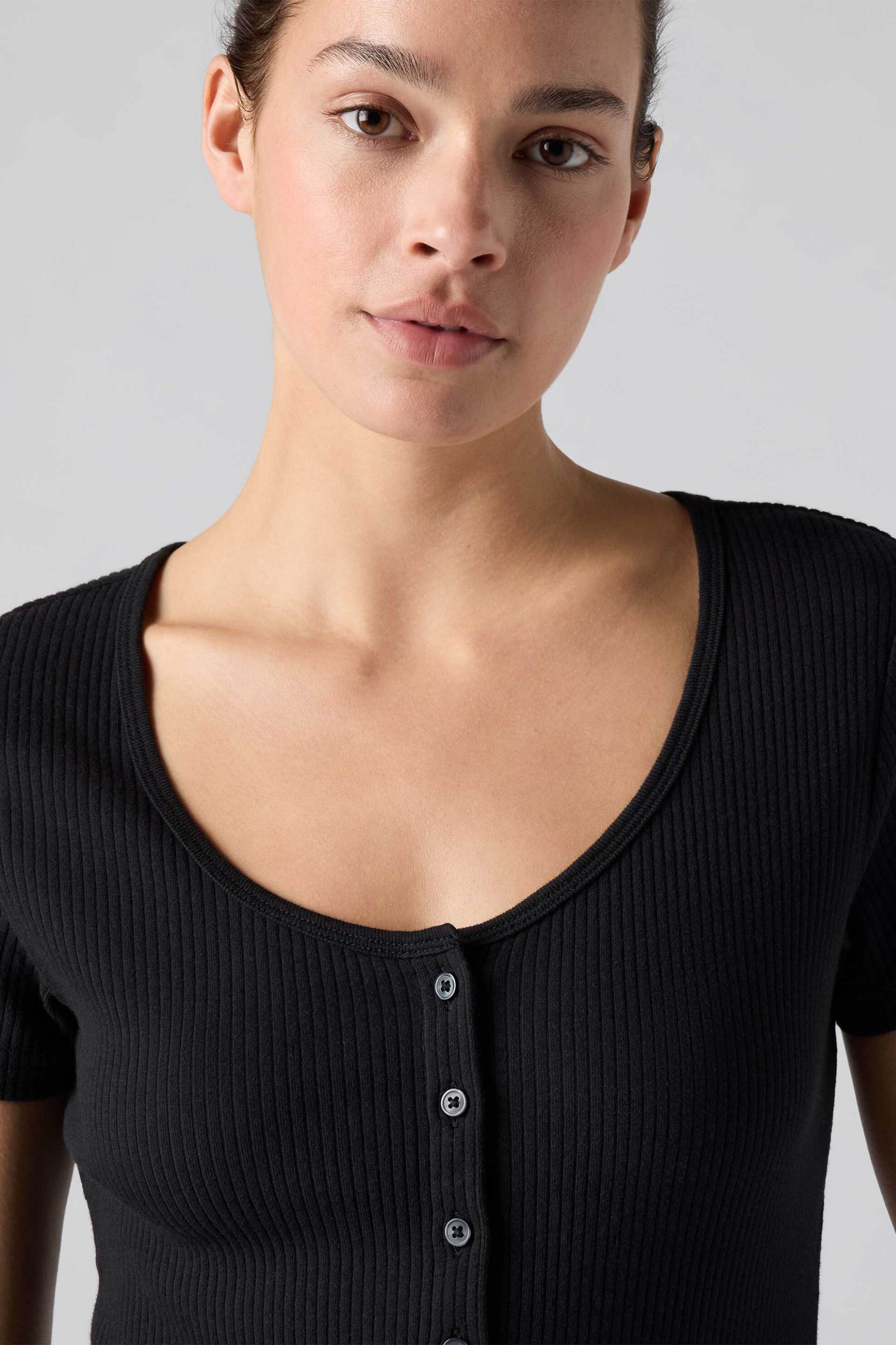 Levi's® γυναικείο πλεκτό τοπ ribbed με κουμπιά Slim Fit 