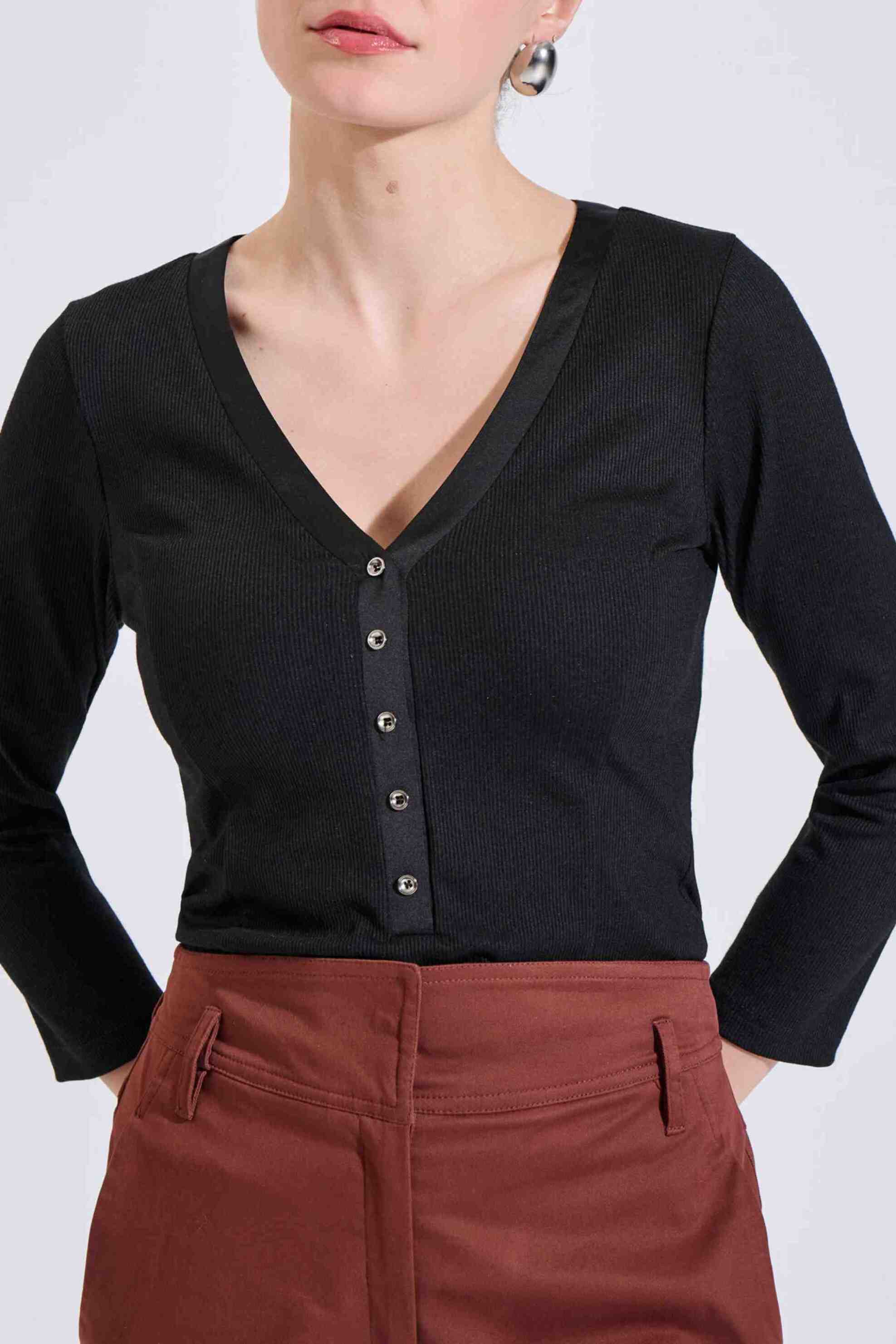 Bill Cost γυναικεία μπλούζα με διακοσμητικά μεταλλικά κουμπιά και V λαιμόκοψη - 10-220034-0 Μαύρο
