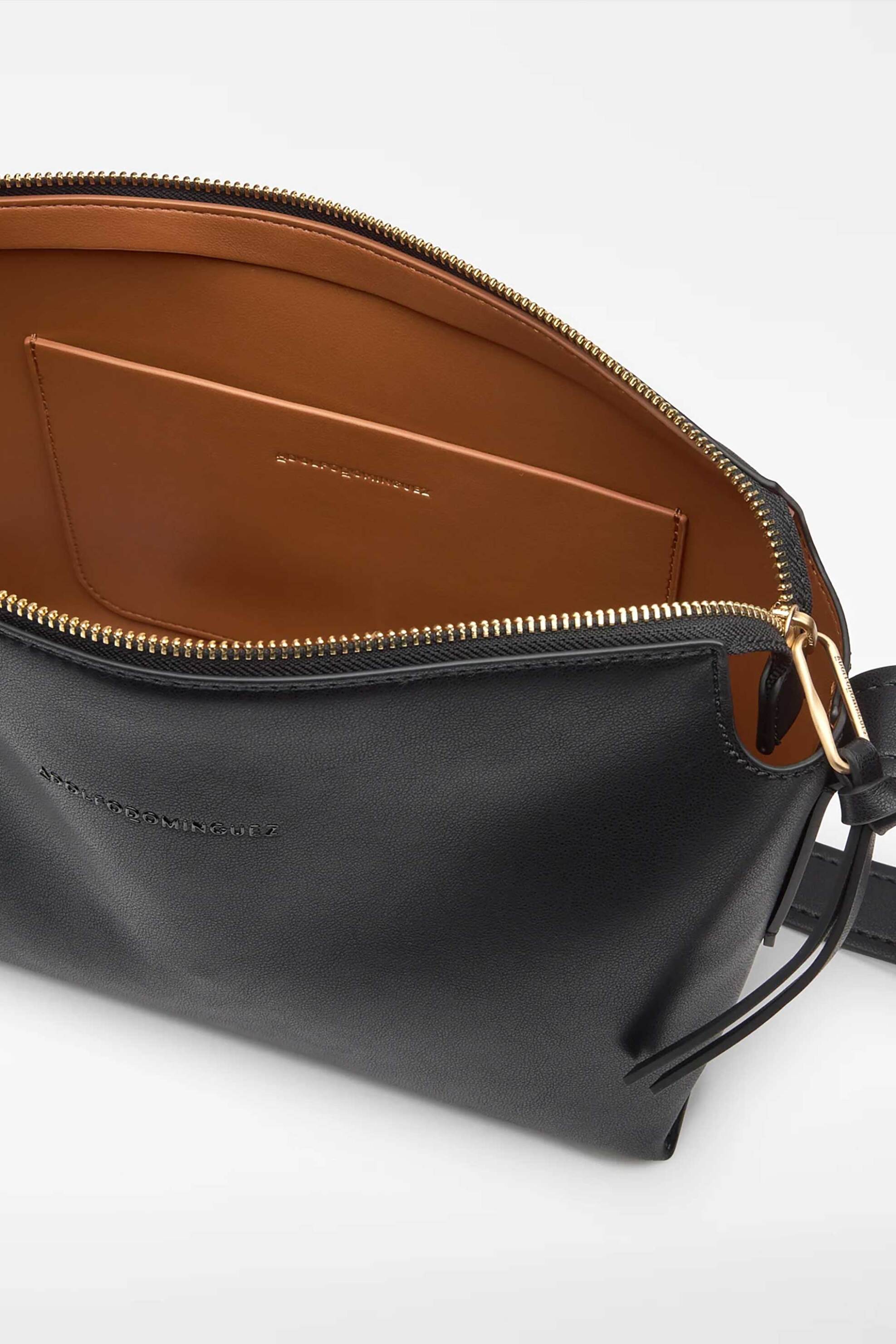 Adolfo Domínguez γυναικεία τσάντα crossbody μονόχρωμη "Mica" - 212051040 Μαύρο φωτογραφία