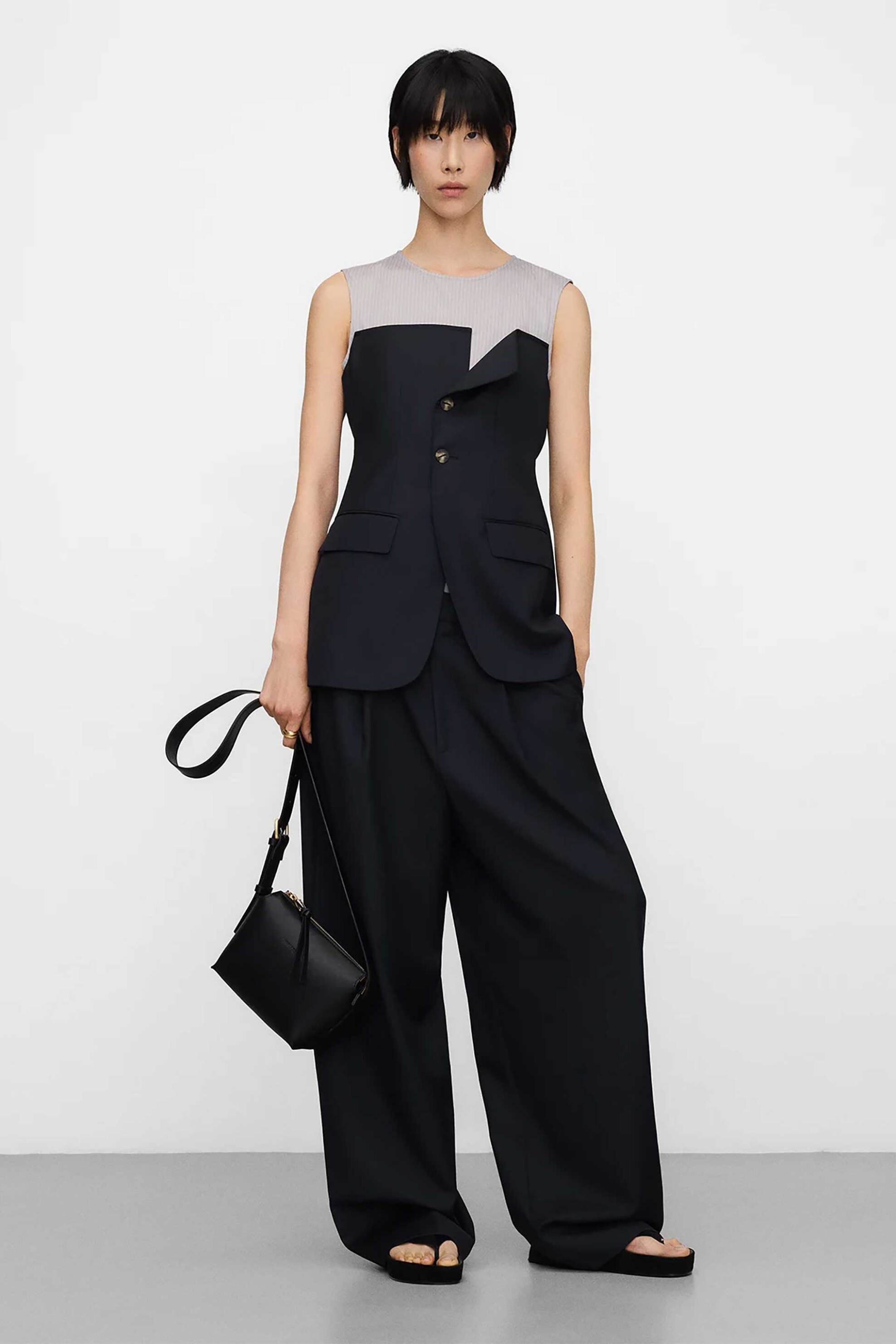 Adolfo Domínguez γυναικεία τσάντα small crossbody μονόχρωμη "Mica" - 212081041 Μαύρο φωτογραφία