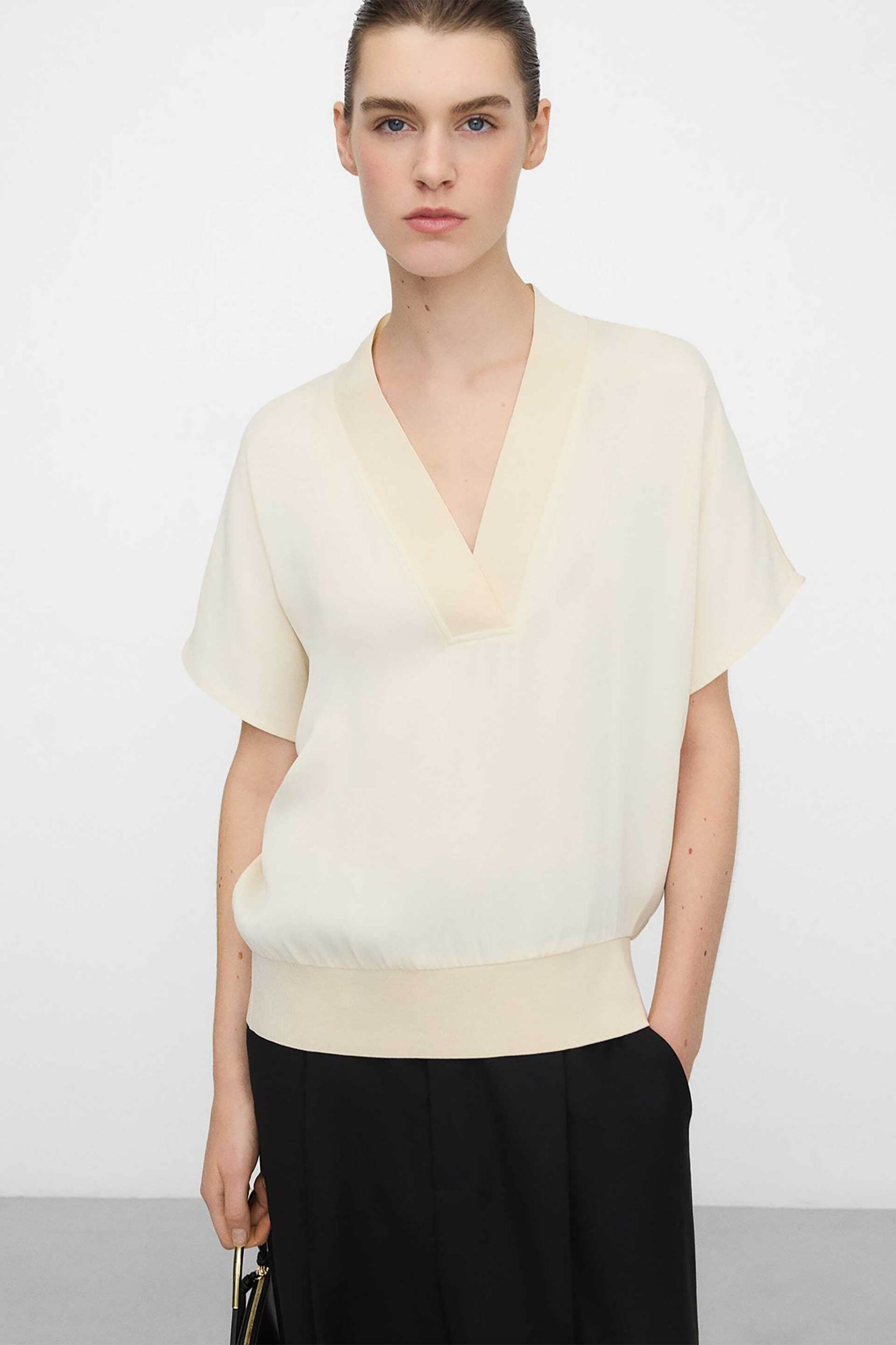 Adolfo Domínguez γυναικείο Τ-Shirt σατέν V λαιμόκοψη - 272102514 Μπεζ