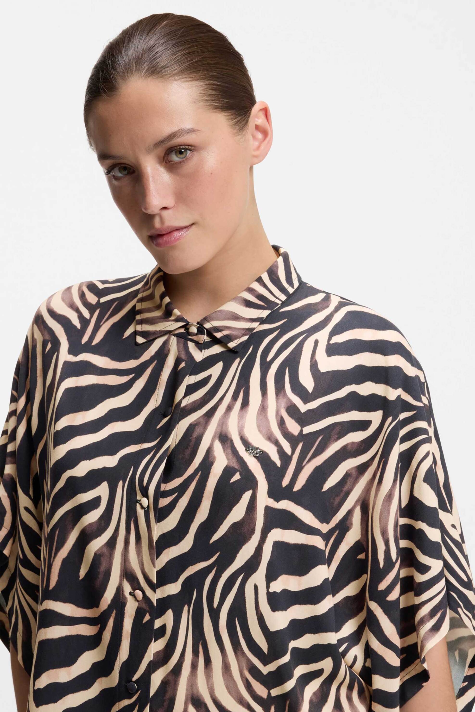 Hugo Boss γυναικείο καφτάνι με print - 50561289 Ασπρόμαυρο φωτογραφία