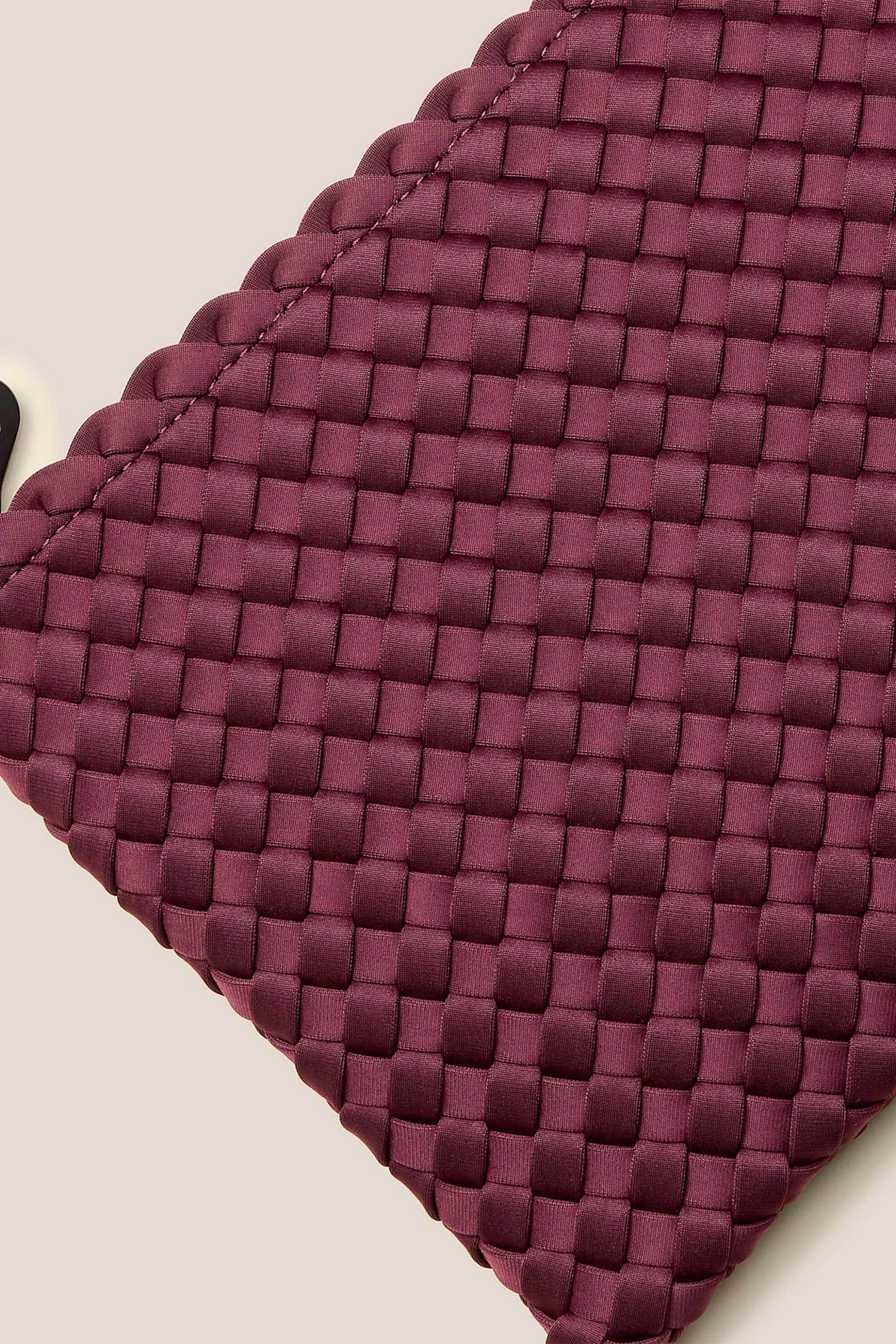 Naghedi γυναικεία τσάντα tote με πλεκτό σχέδιο "St. Barths Small" - NSN03012LDBOR Μπορντό φωτογραφία