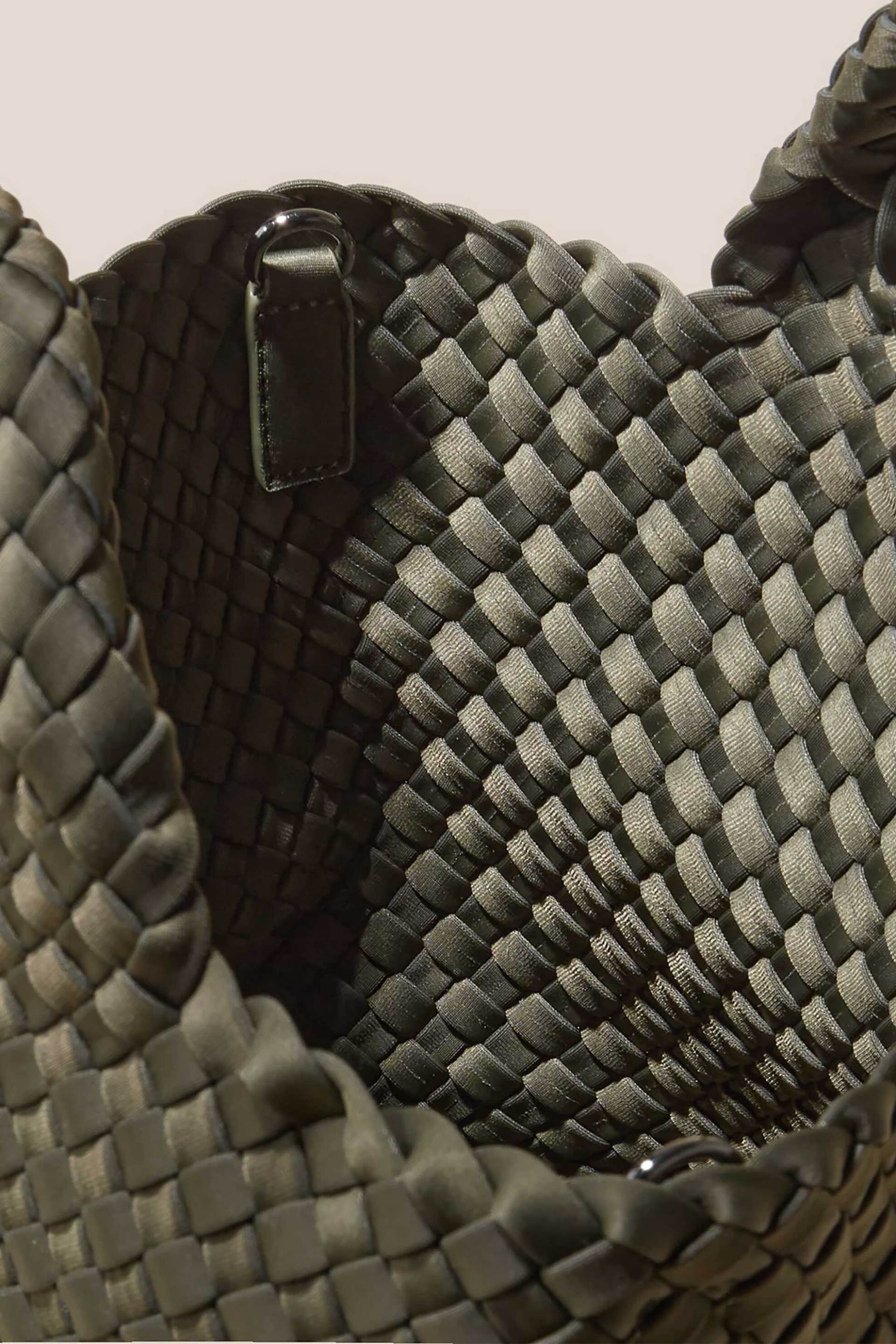 Naghedi γυναικεία τσάντα tote με πλεκτό σχέδιο "St. Barths Small" - NSN03012LDOLI Χακί φωτογραφία