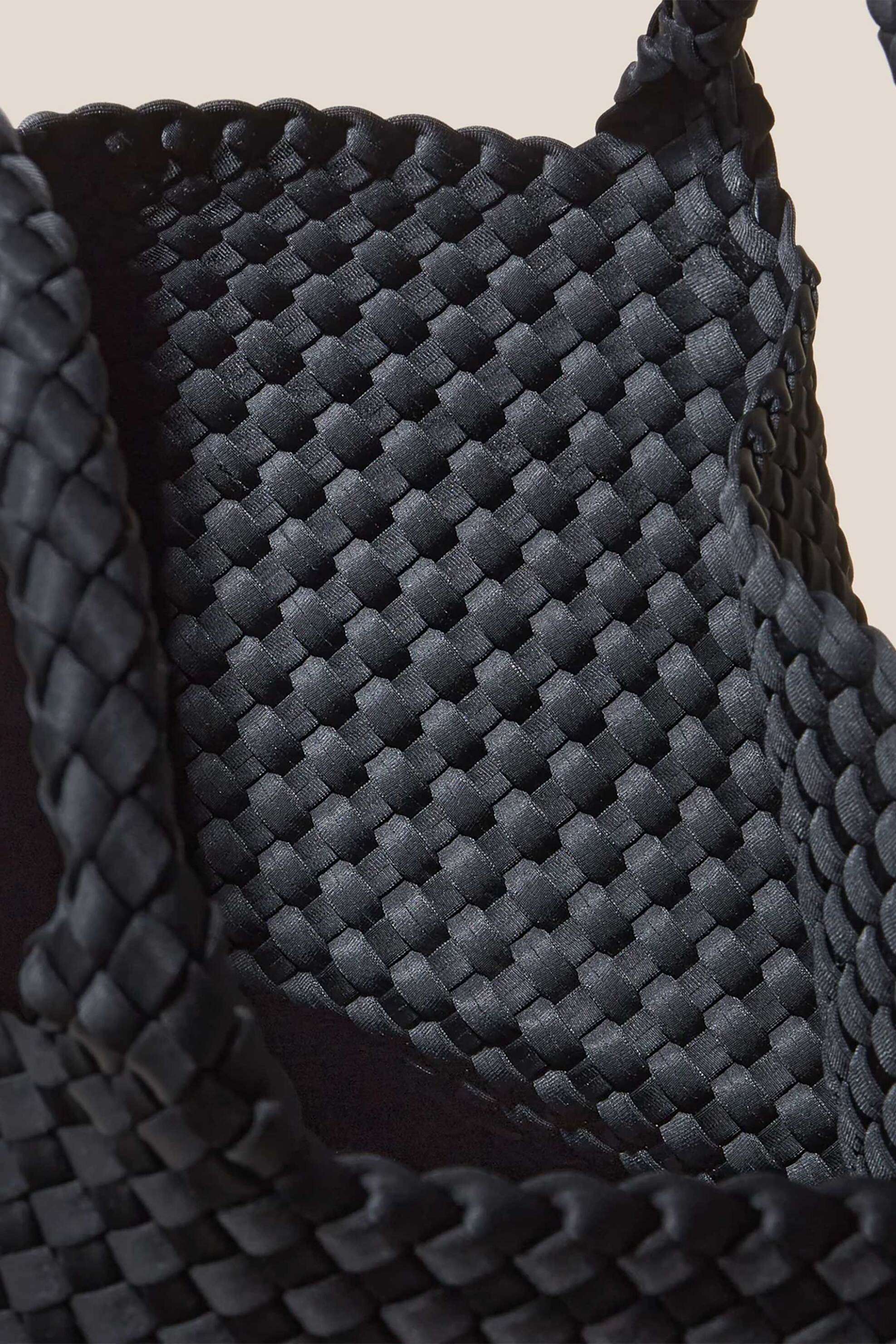 Naghedi γυναικεία τσάντα tote με πλεκτό σχέδιο "St. Barths Medium" - NSN03013LDONX Μαύρο φωτογραφία