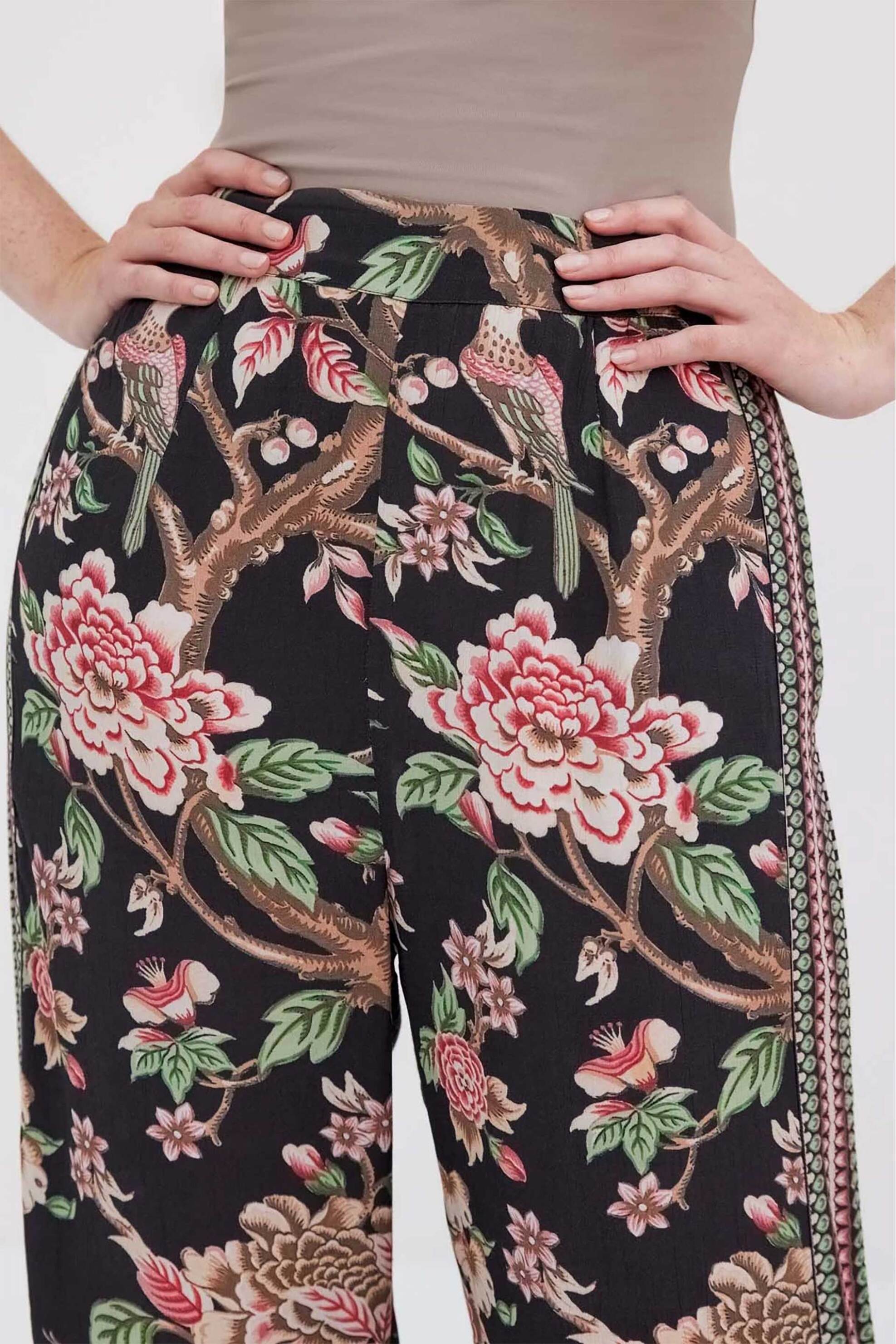 Raishma γυναικείο παντελόνι με floral print "Hallie" - AW2400BK Μαύρο φωτογραφία