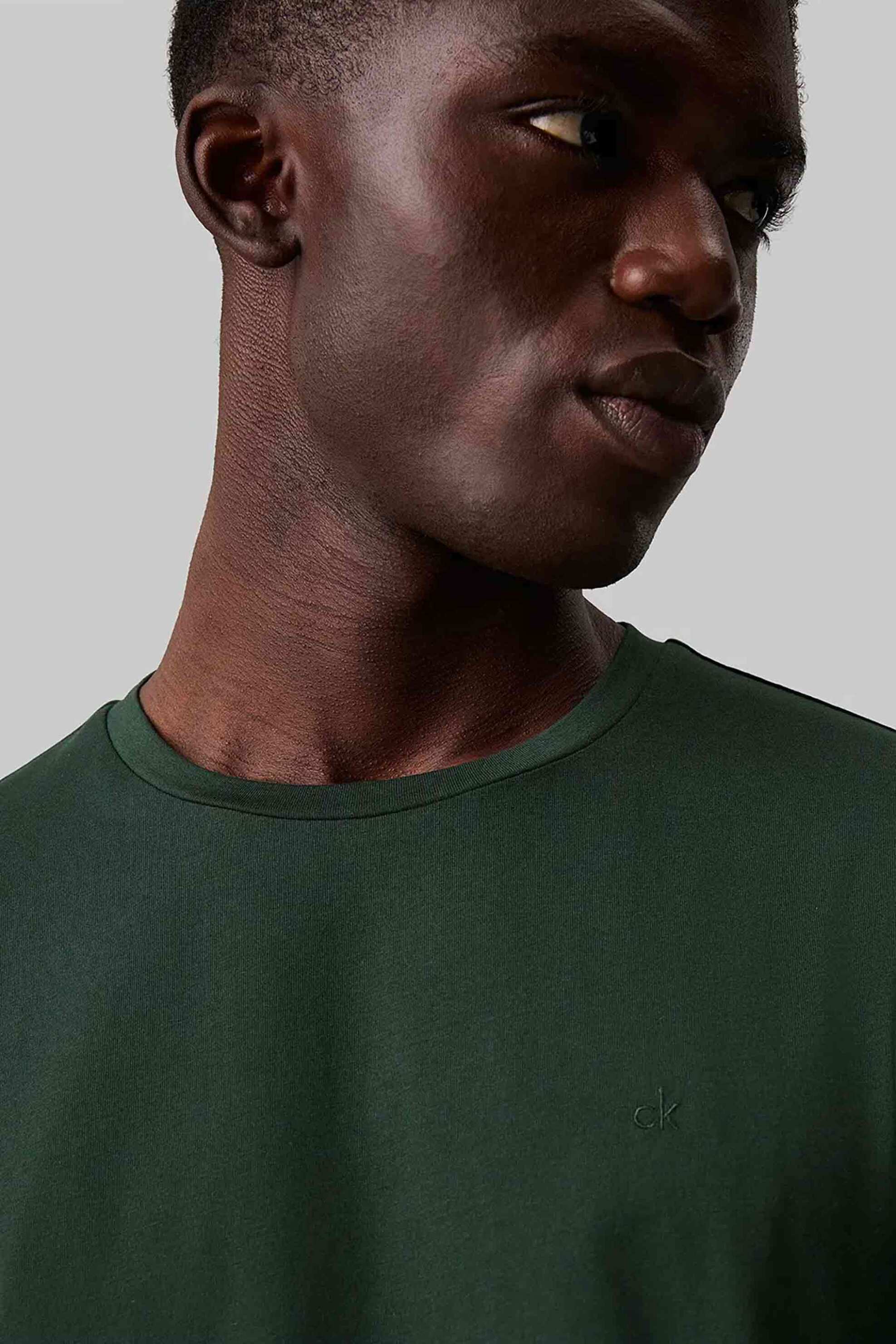 Calvin Klein ανδρικό T-shirt μονόχρωμο με κεντημένο monogram Regular Fit - K10K112229 Πράσινο Σκούρο φωτογραφία