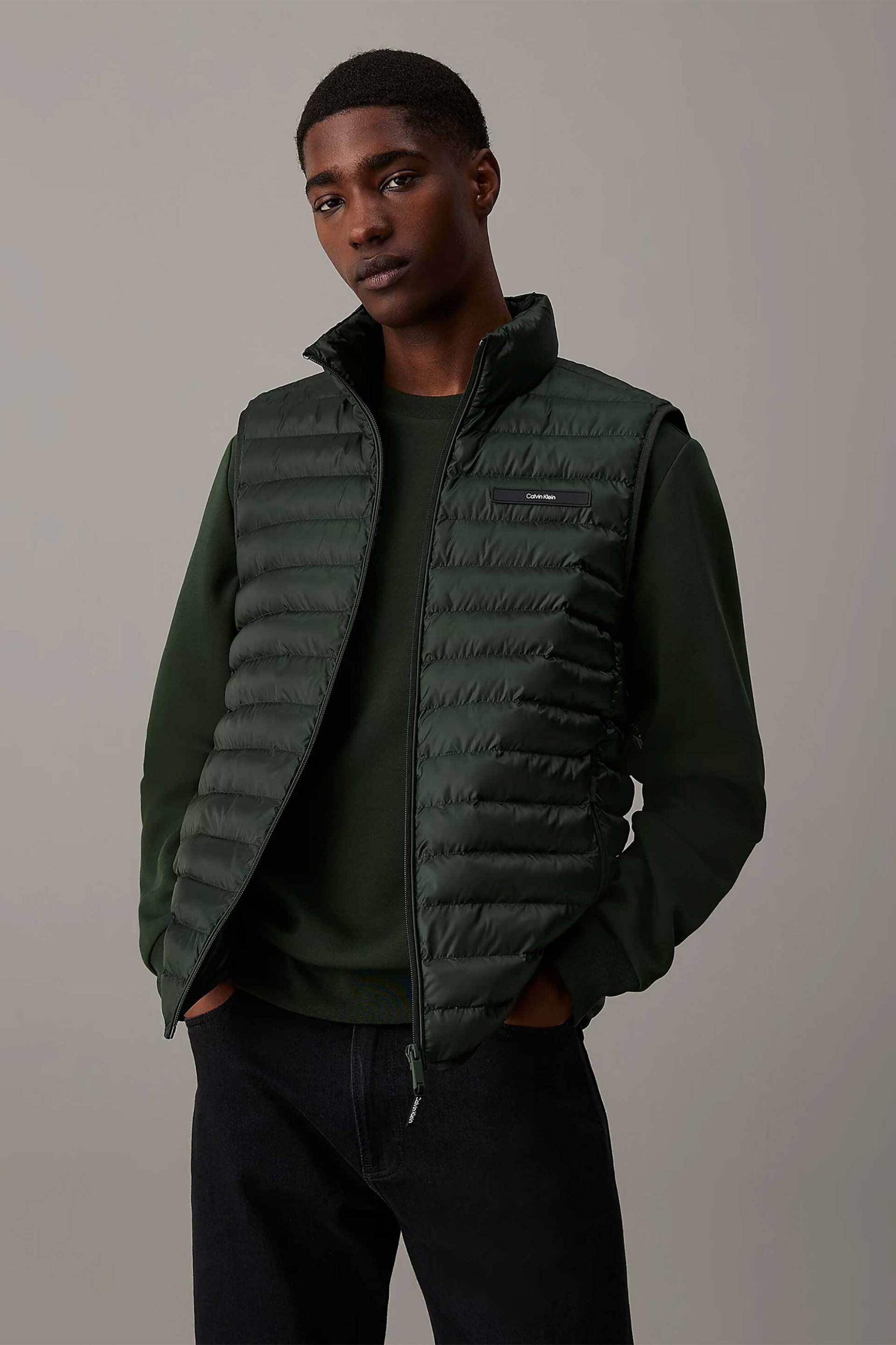 CALVIN KLEIN Calvin Klein ανδρικό αμάνικο μπουφάν με καπιτονέ σχέδιο και λογότυπο Regular Fit - K10K113470 Πράσινο Σκούρο