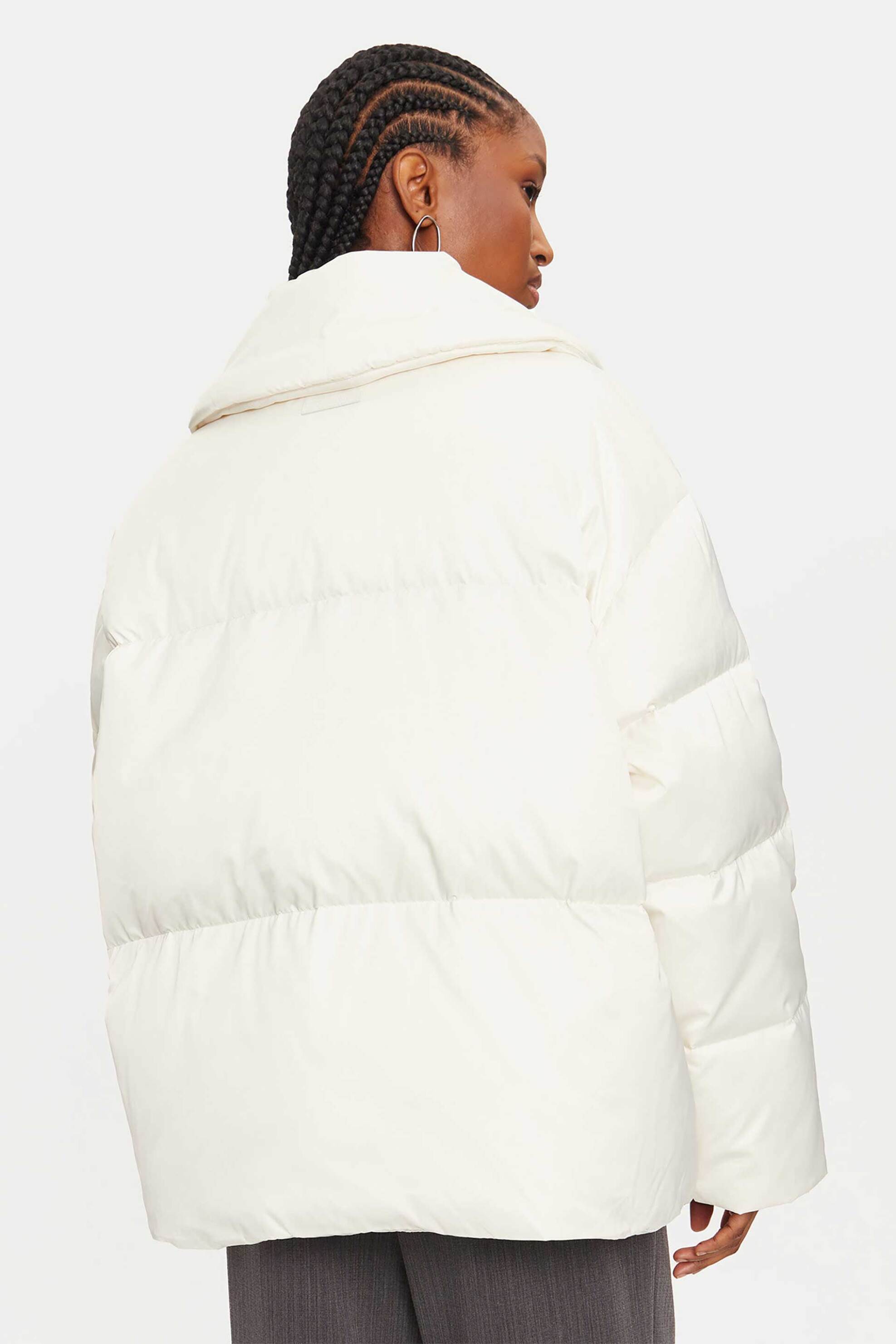 Calvin Klein γυναικείο μπουφάν με καπιτονέ σχέδιο Regular Fit - K20K207720 Εκρού φωτογραφία