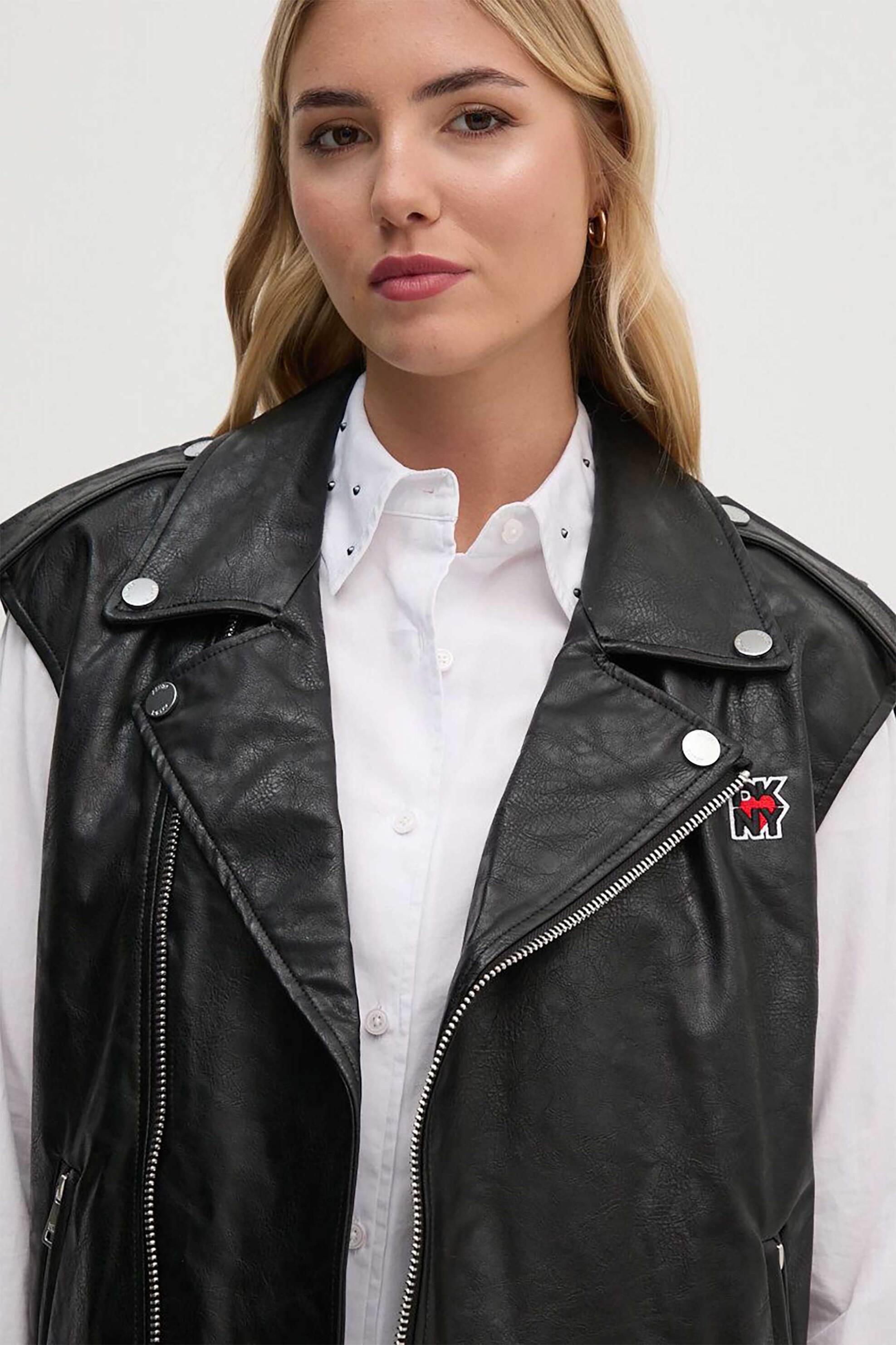 DKNY γυναικείο αμάνικο μπουφάν με κεντημένο λογότυπο και ενσωματωμένη ζώνη - D2E4A110 Μαύρο φωτογραφία