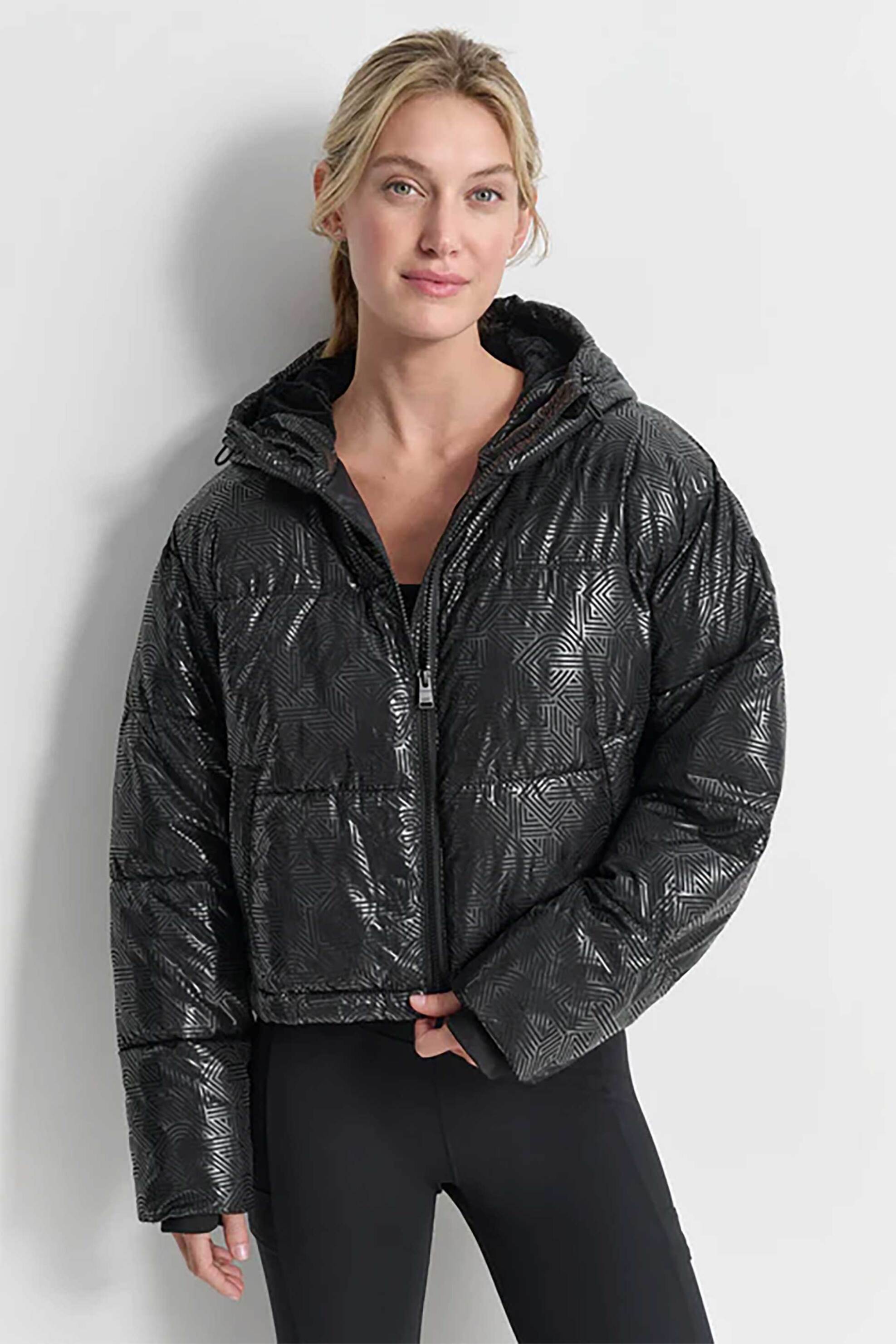 DKNY DKNY γυναικείο μπουφάν puffer cropped με κουκούλα και all-over print - DP4J9549 Μαύρο