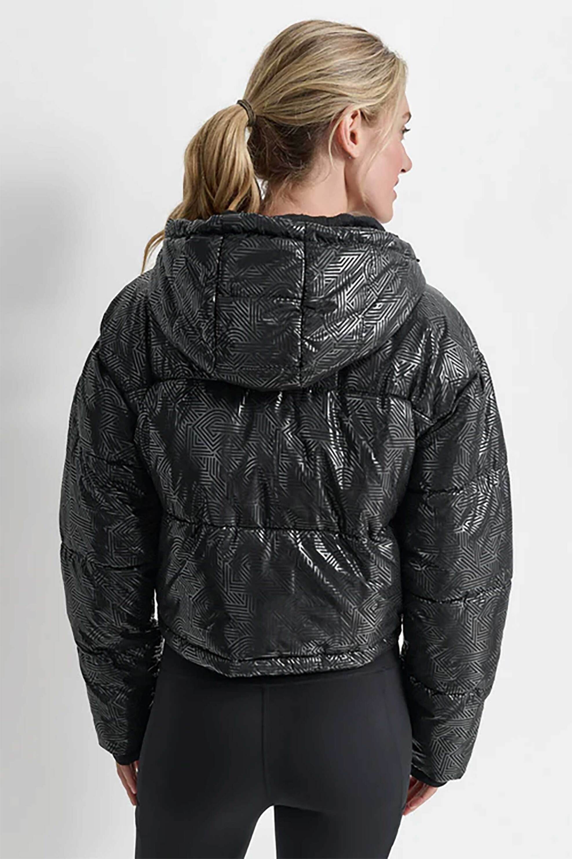 DKNY γυναικείο μπουφάν puffer cropped με κουκούλα και all-over print - DP4J9549 Μαύρο φωτογραφία