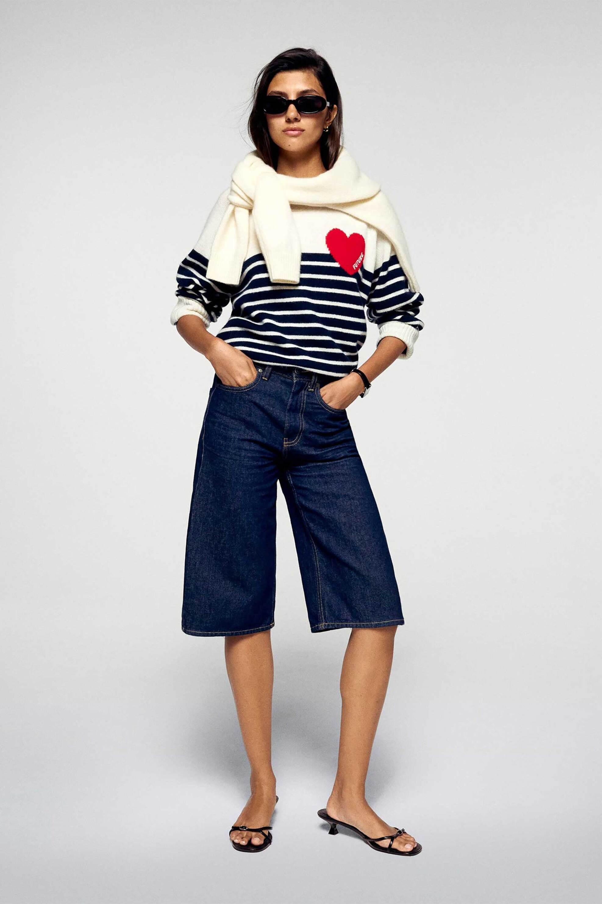 From Future γυναικείο πουλόβερ ριγέ από κασμίρι με contrast καρδιά Regular Fit - 2501WPR03378W Εκρού φωτογραφία