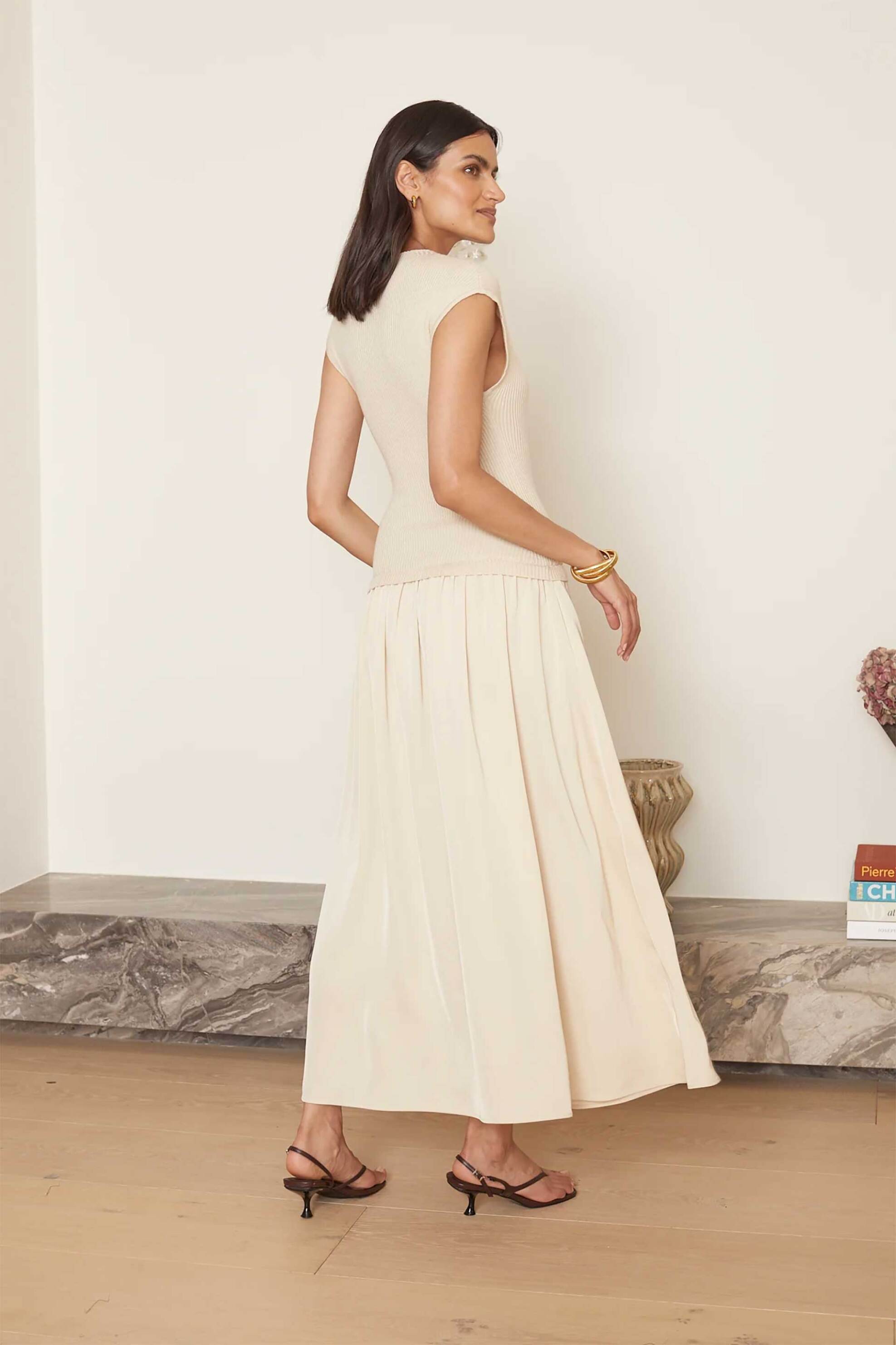 Jovonna London γυναικείο maxi φόρεμα "Adline" - ADLINE/DRESS/SS25 Μπεζ φωτογραφία