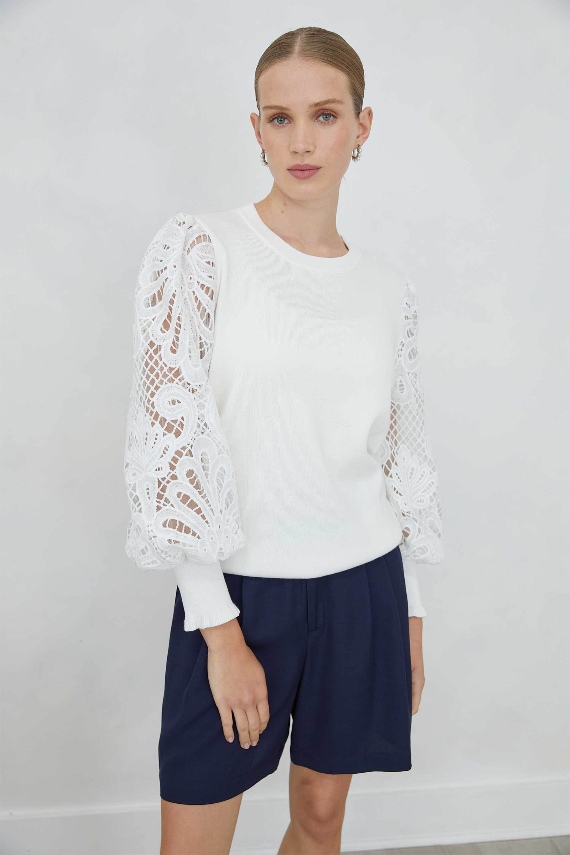Jovonna London γυναικείο σορτς με πιέτες "Ella" - ELLA/SHORTS/SS26 Μπλε Σκούρο φωτογραφία