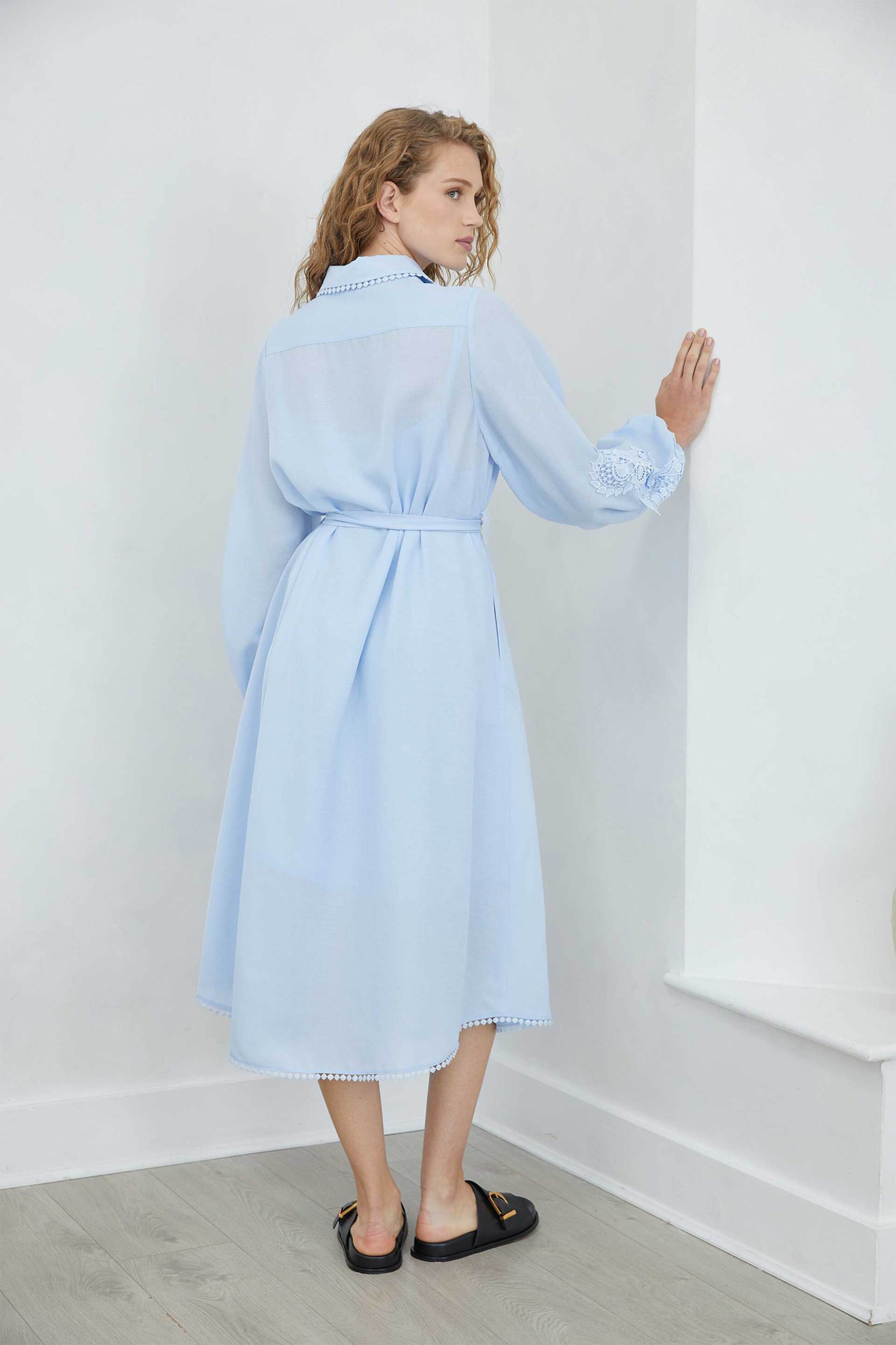Jovonna London γυναικείο φόρεμα σεμιζιέ με κέντημα "Mossy" - MOSSY/DRESS/SS26 Σιελ φωτογραφία