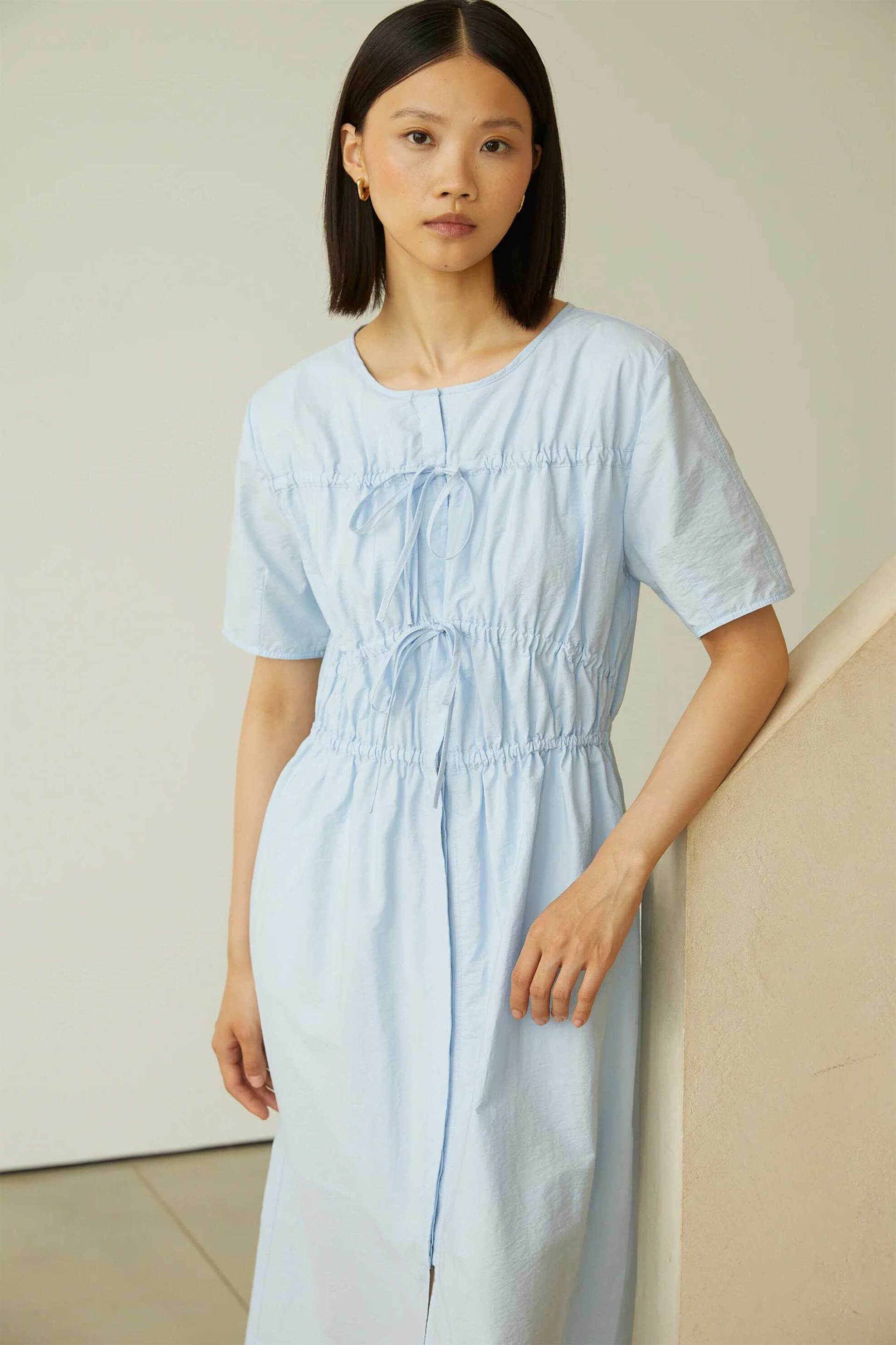Jovonna London γυναικείο φόρεμα σεμιζιέ με κέντημα "Alenka" - ALENKA/DRESS/SS26 Σιελ φωτογραφία