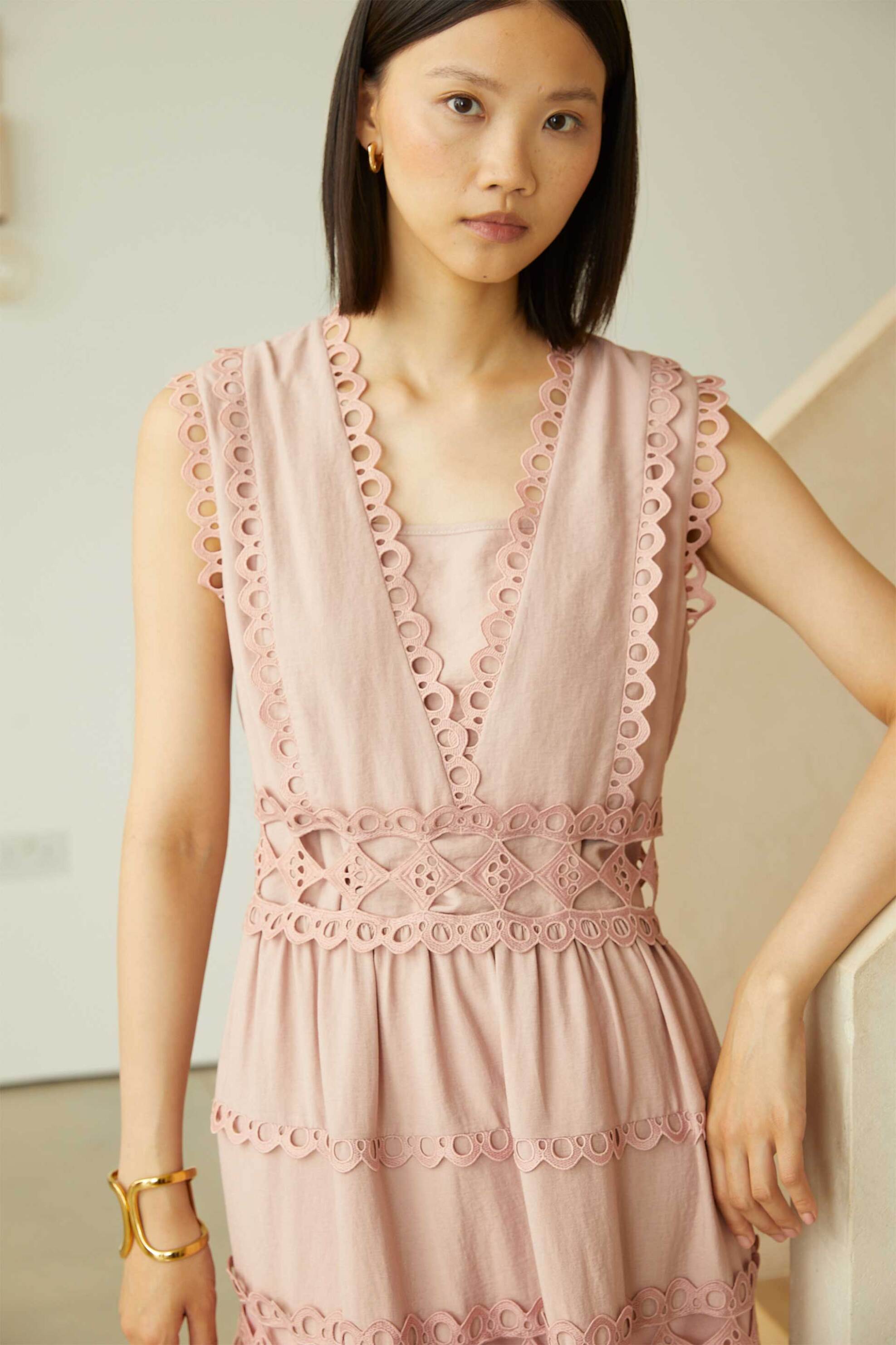 Jovonna London γυναικείο φόρεμα με κέντημα "Evika" - EVIKA/DRESS/SS26 Ροζ φωτογραφία
