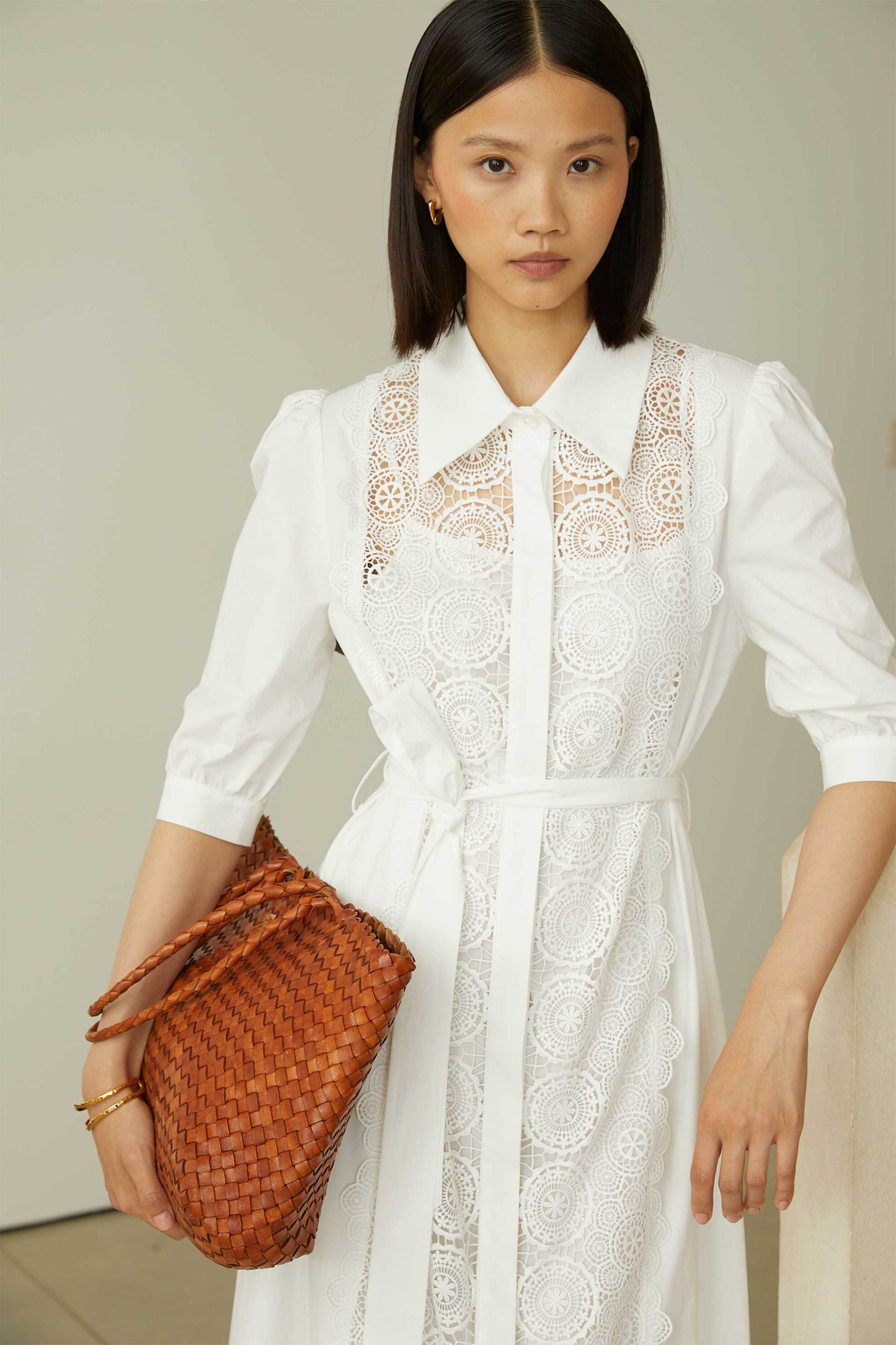 Jovonna London γυναικείο φόρεμα σεμιζιέ με κέντημα "Lenka" - LENKA/DRESS/SS26 Λευκό φωτογραφία