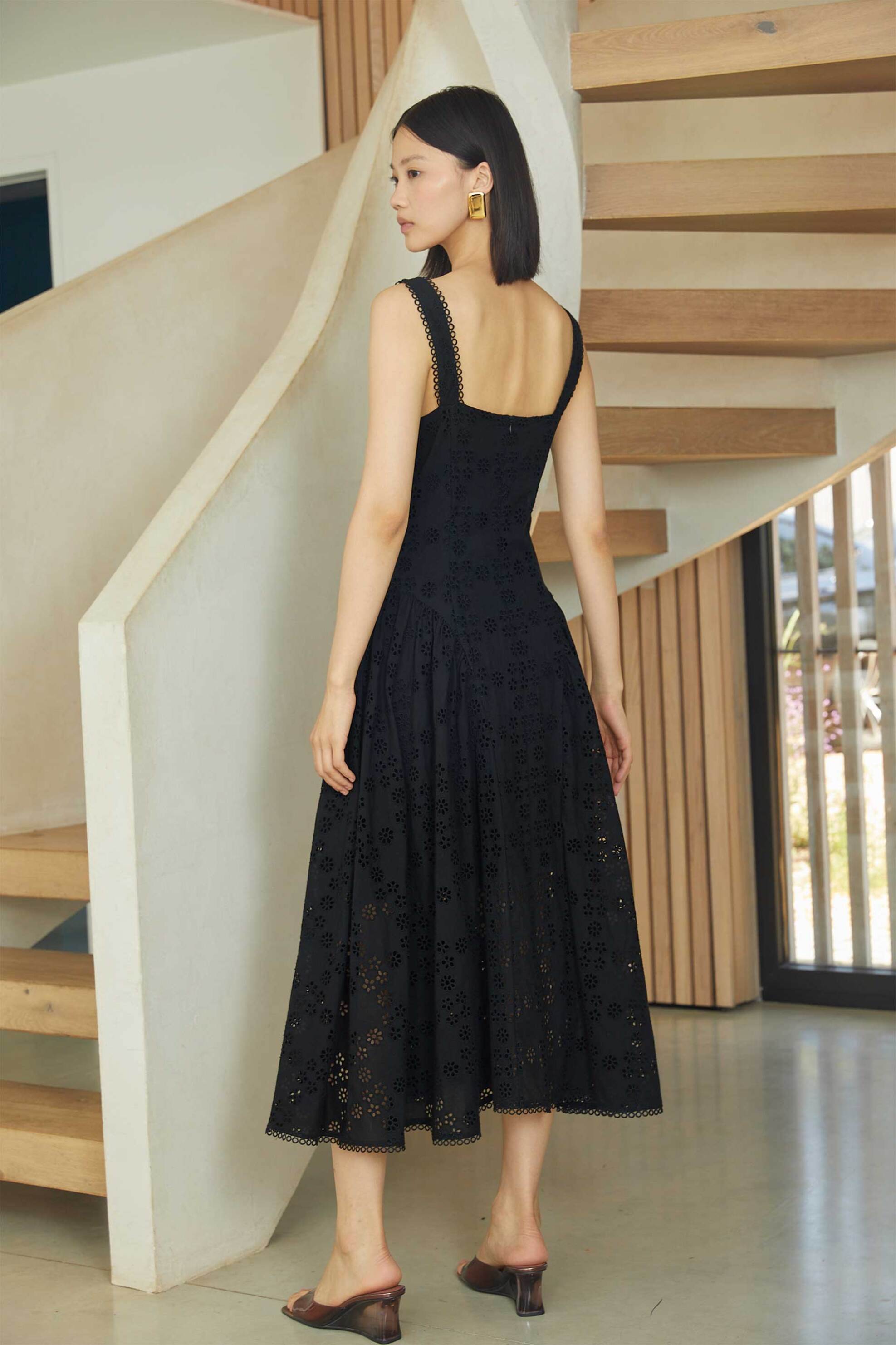 Jovonna London γυναικείο φόρεμα με κέντημα "Nerida" - NERIDA/DRESS/SS26 Μαύρο φωτογραφία