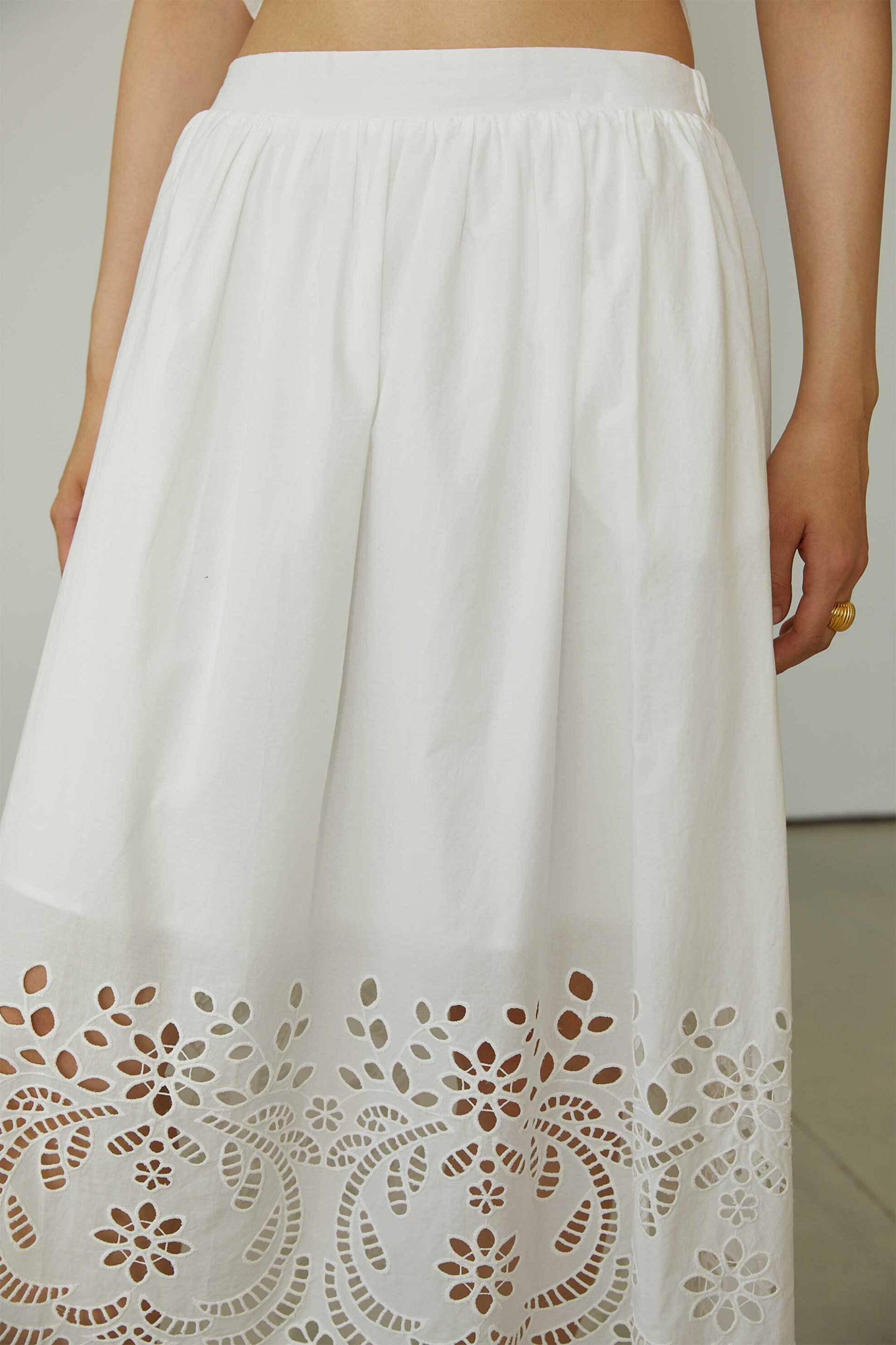 Jovonna London γυναικεία φούστα με κέντημα "Sonia" - SONIA/SKIRT/SS26 Λευκό φωτογραφία