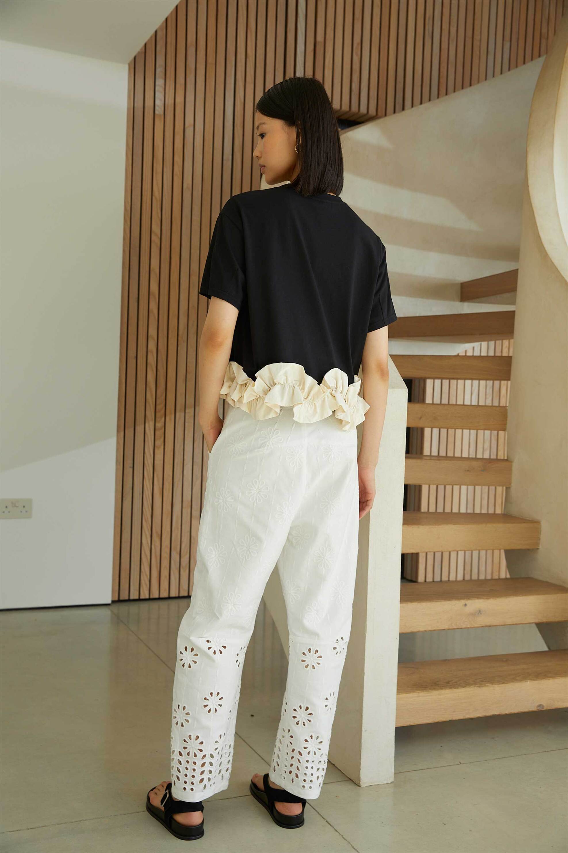Jovonna London γυναικείο παντελόνι με κέντημα "Vesna" - VESNA/TROUSERS/SS26 Λευκό φωτογραφία