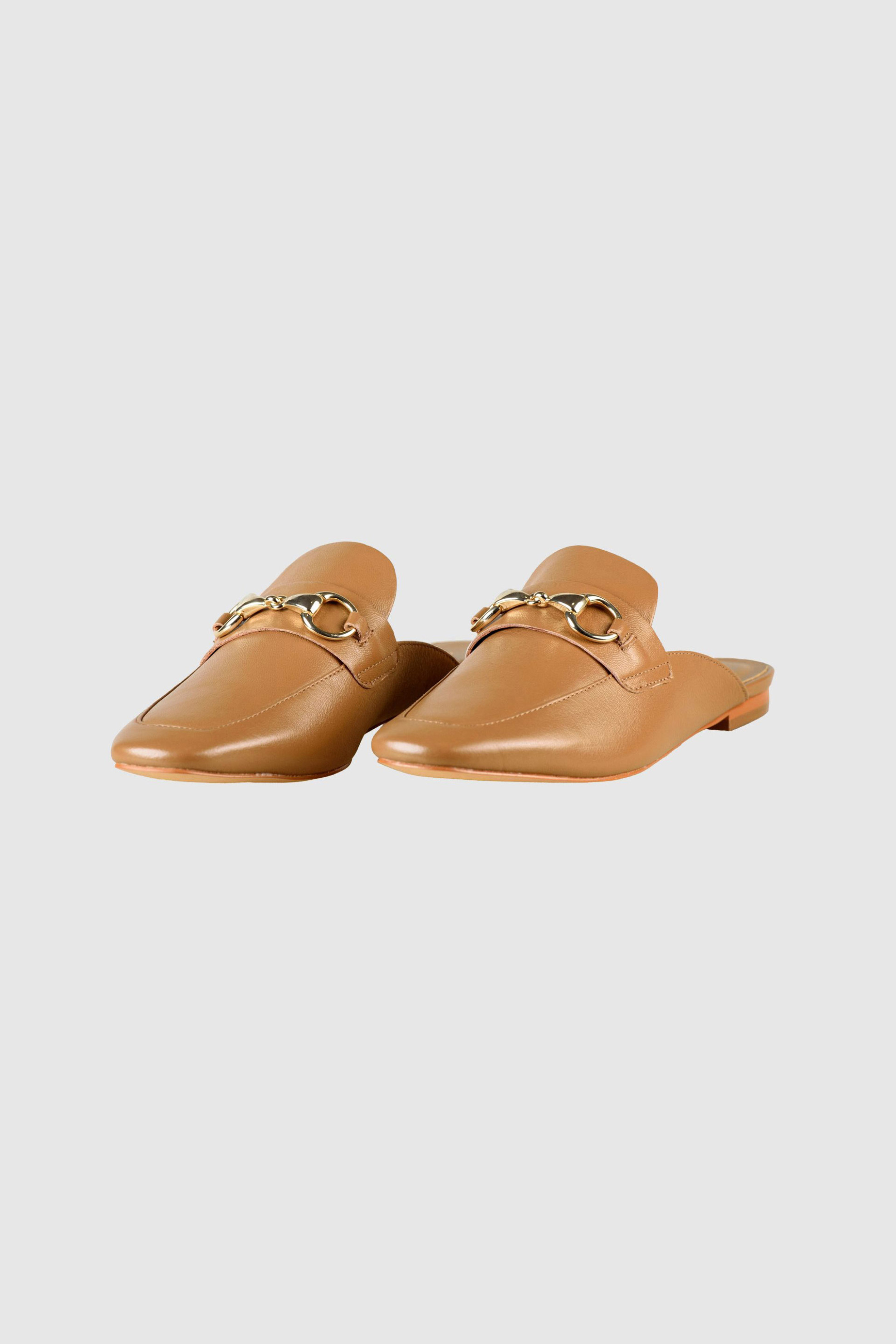 Carrano γυναικεία mule με μεταλλική λεπτομέρεια - E72539 Ταμπά φωτογραφία