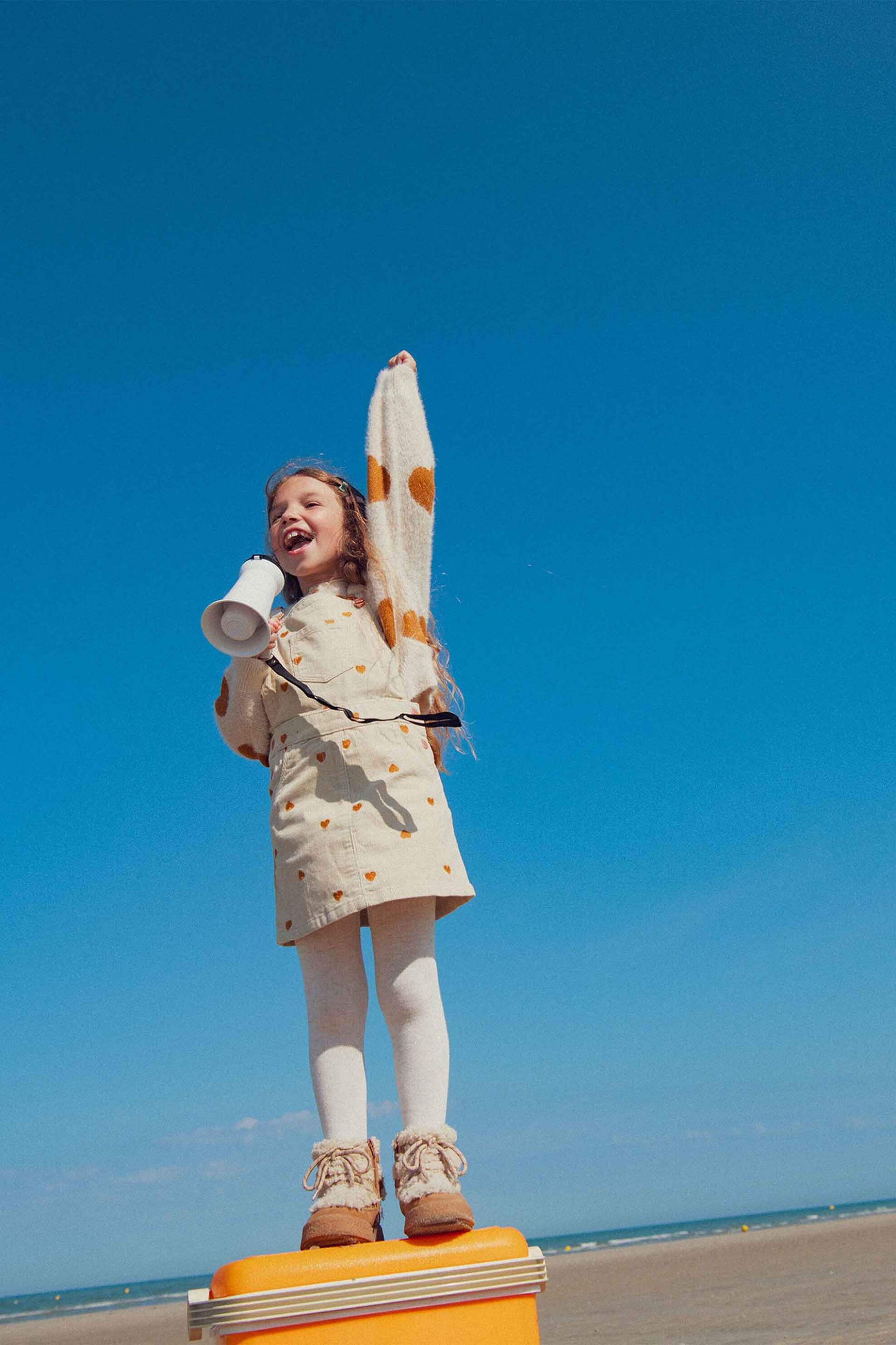 Παιδικά ρούχα σε μπεζ