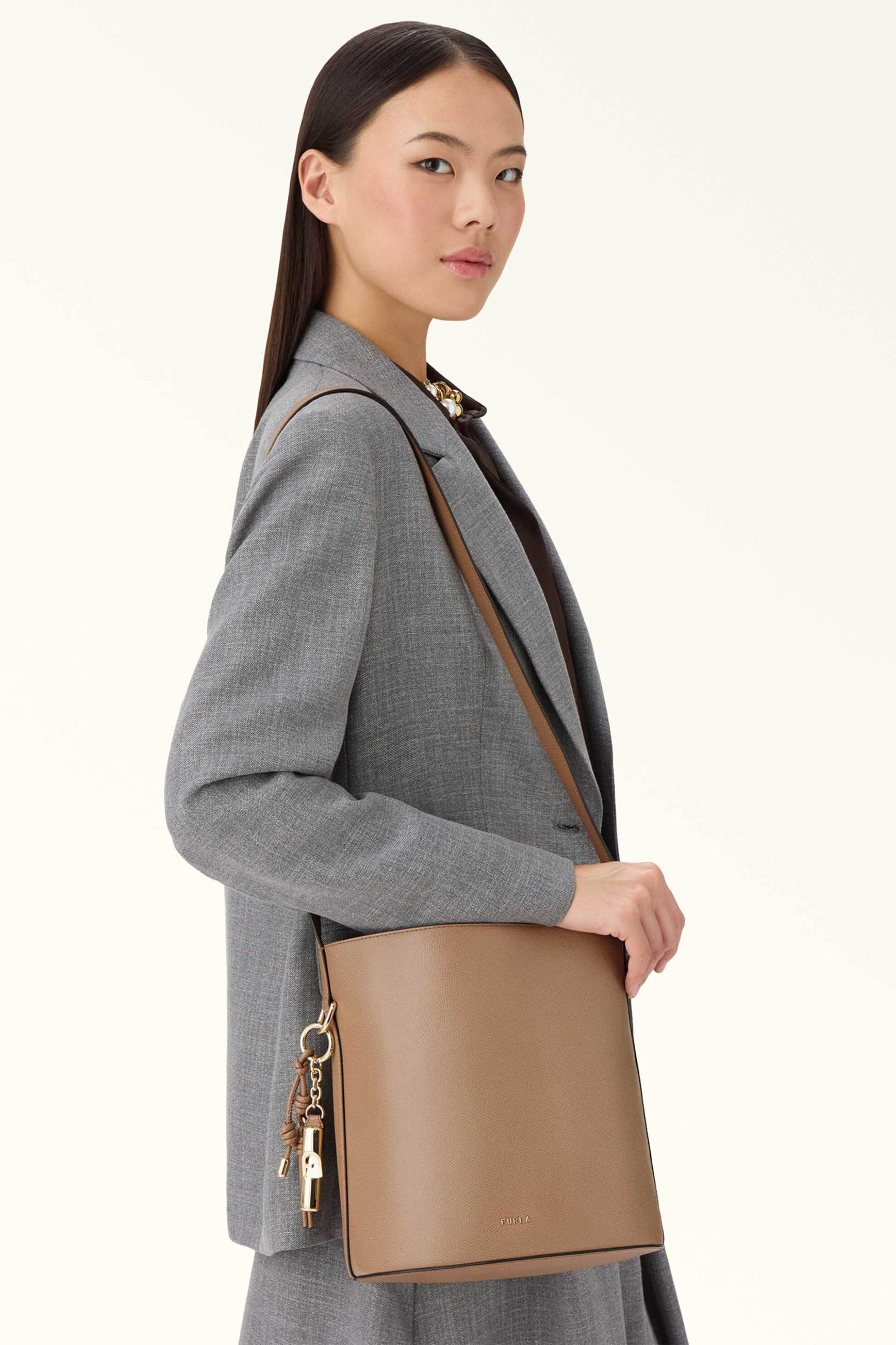 Furla γυναικεία δερμάτινη τσάντα ώμου "Roxie Bucket S" - WB01875-ARE000 Μπεζ φωτογραφία