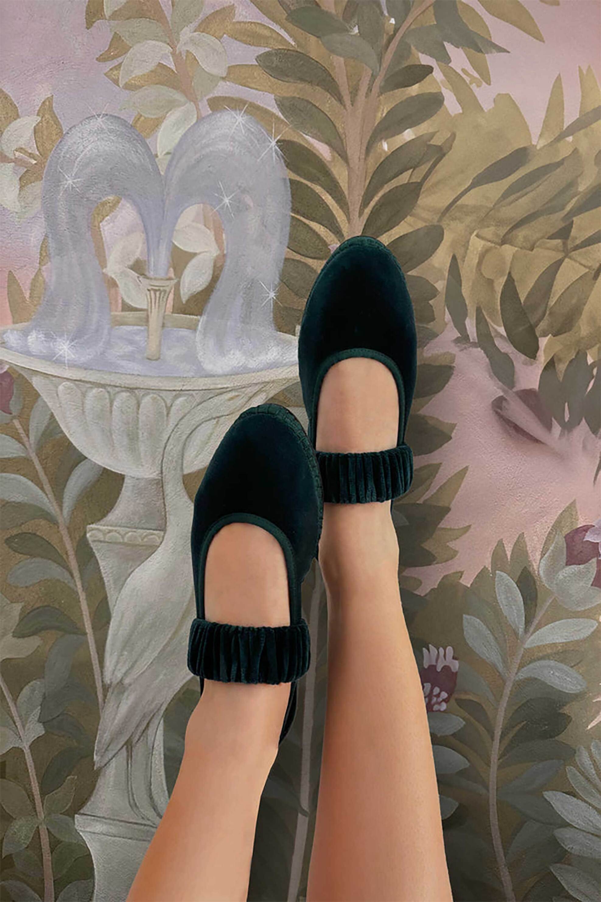 Flabelus γυναικείες μπαλαρίνες με μπαρέτα και βελούδινη υφή "Mafalda Leonor" - Mafalda Leonor Πράσινο φωτογραφία