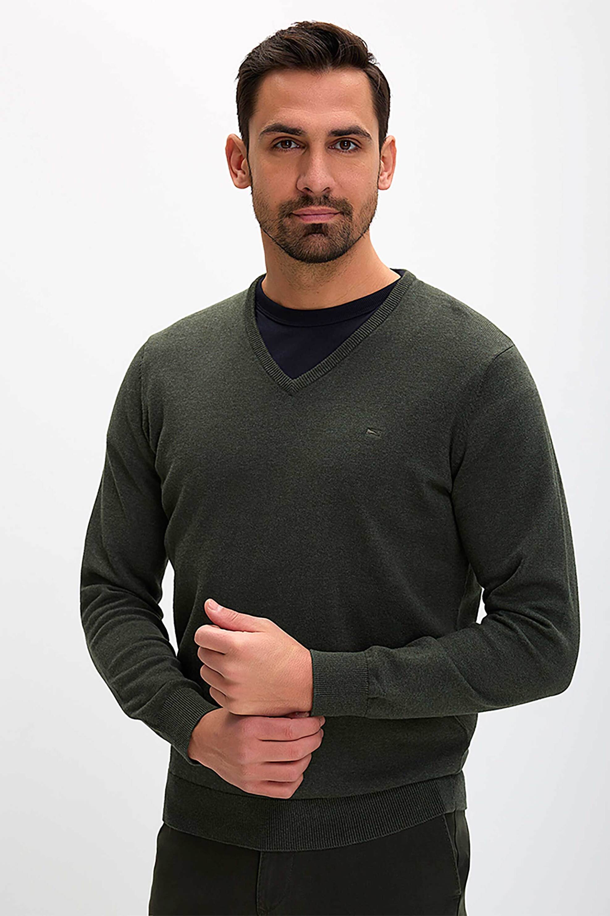 COMMANDER Commander ανδρικό πουλόβερ μονόχρωμο με V λαιμόκοψη Regular Fit - D240000061500103 Πράσινο Σκούρο