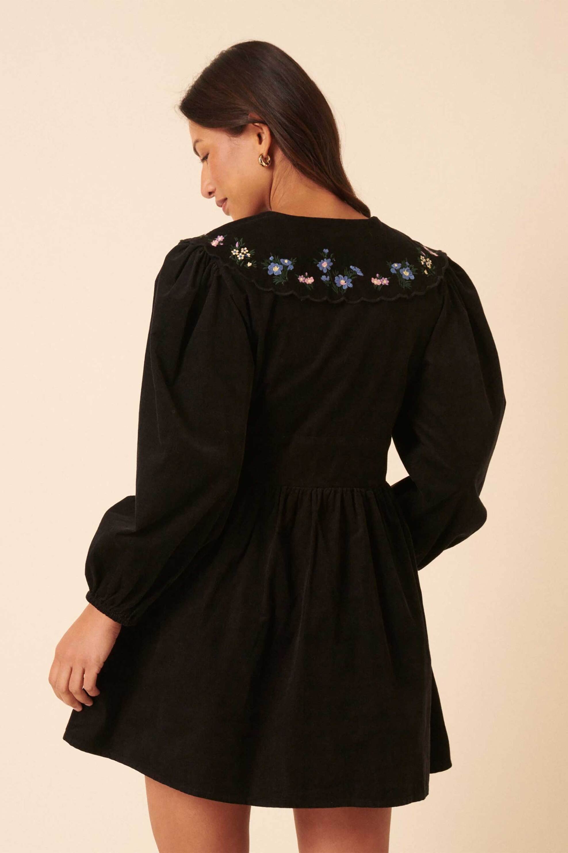 Nobody΄s Child γυναικείo mini φόρεμα με floral print - D253899BLK Μαύρο φωτογραφία