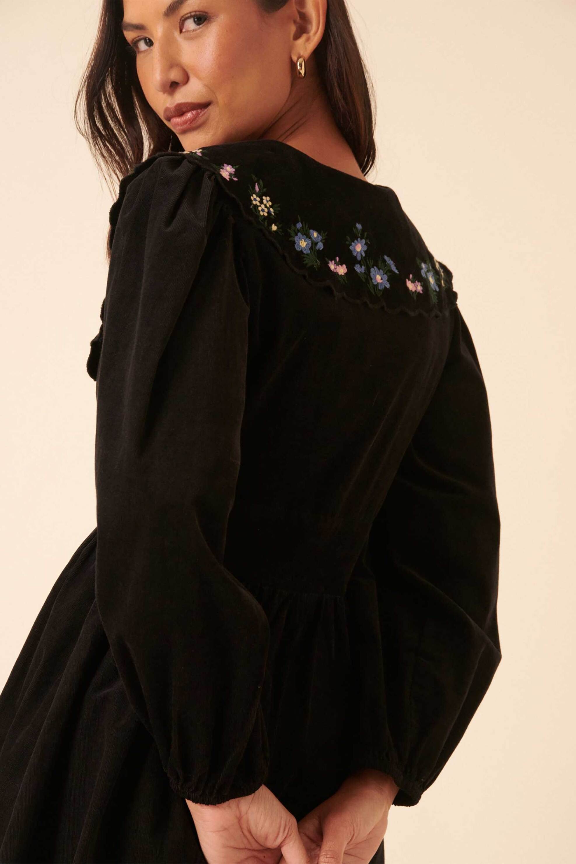 Nobody΄s Child γυναικείo mini φόρεμα με floral print - D253899BLK Μαύρο φωτογραφία