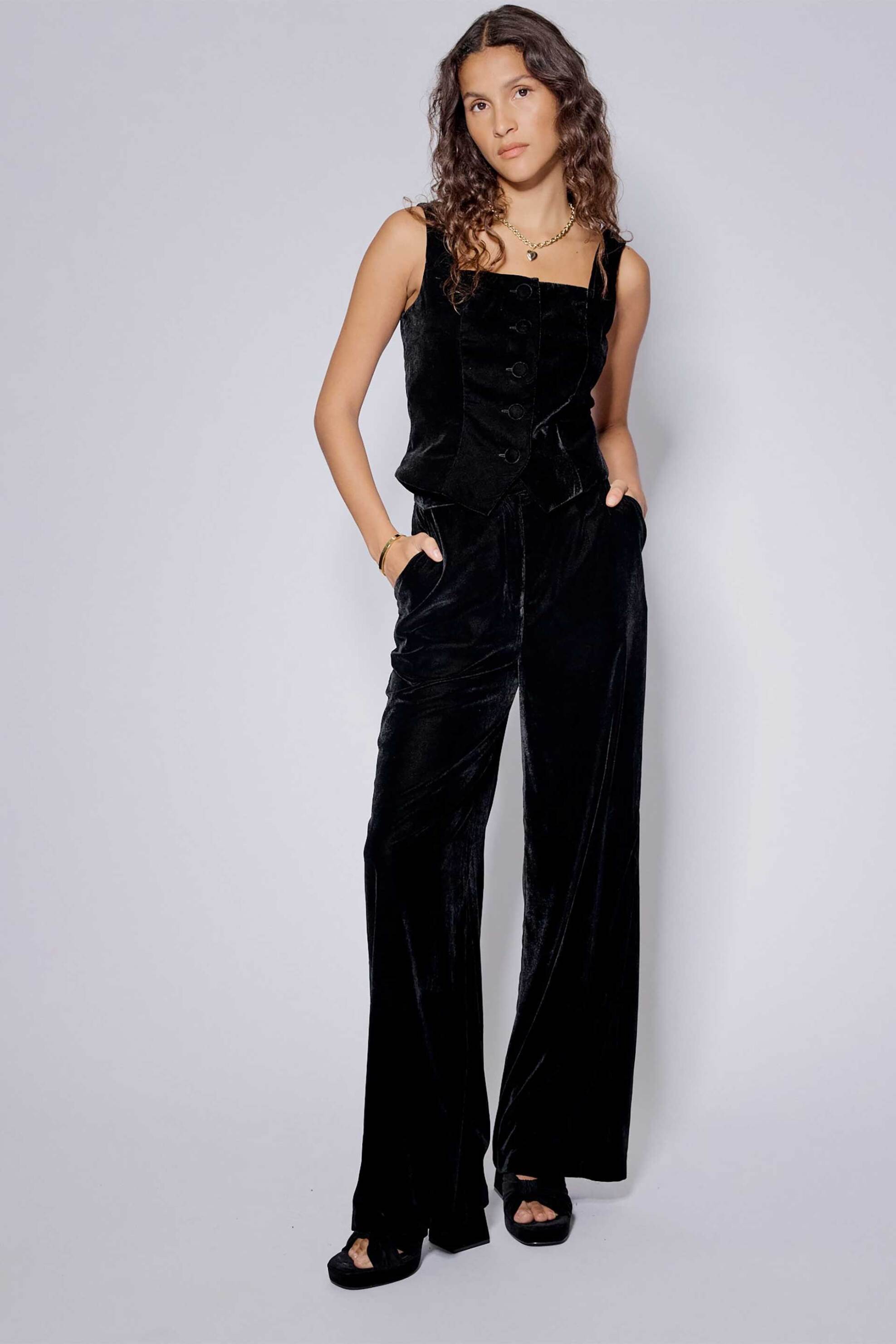 Nobody΄s Child γυναικείο τοπ μονόχρωμο με φαρδιές τιράντες και βελούδινη υφή "Emma" - T254997BLK Μαύρο φωτογραφία