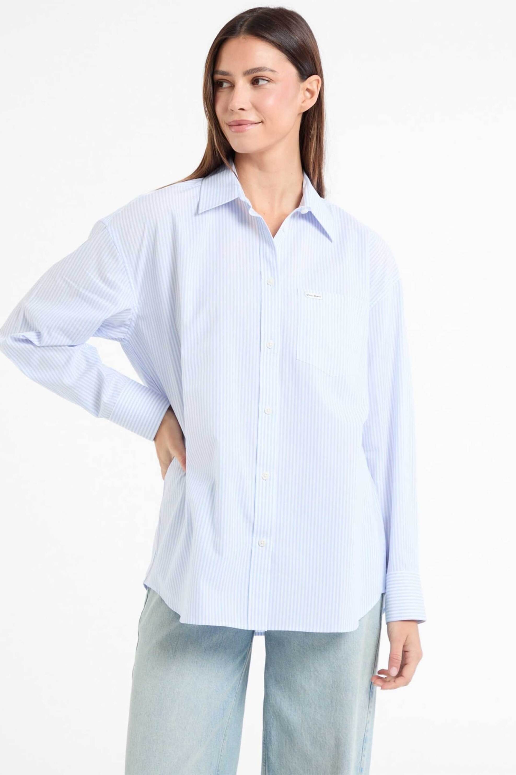 Guess γυναικείο πουκάμισο με ριγέ σχέδιο και τσέπη με logo patch Oversized Fit - W5RH94WGZ11 Γαλάζιο φωτογραφία