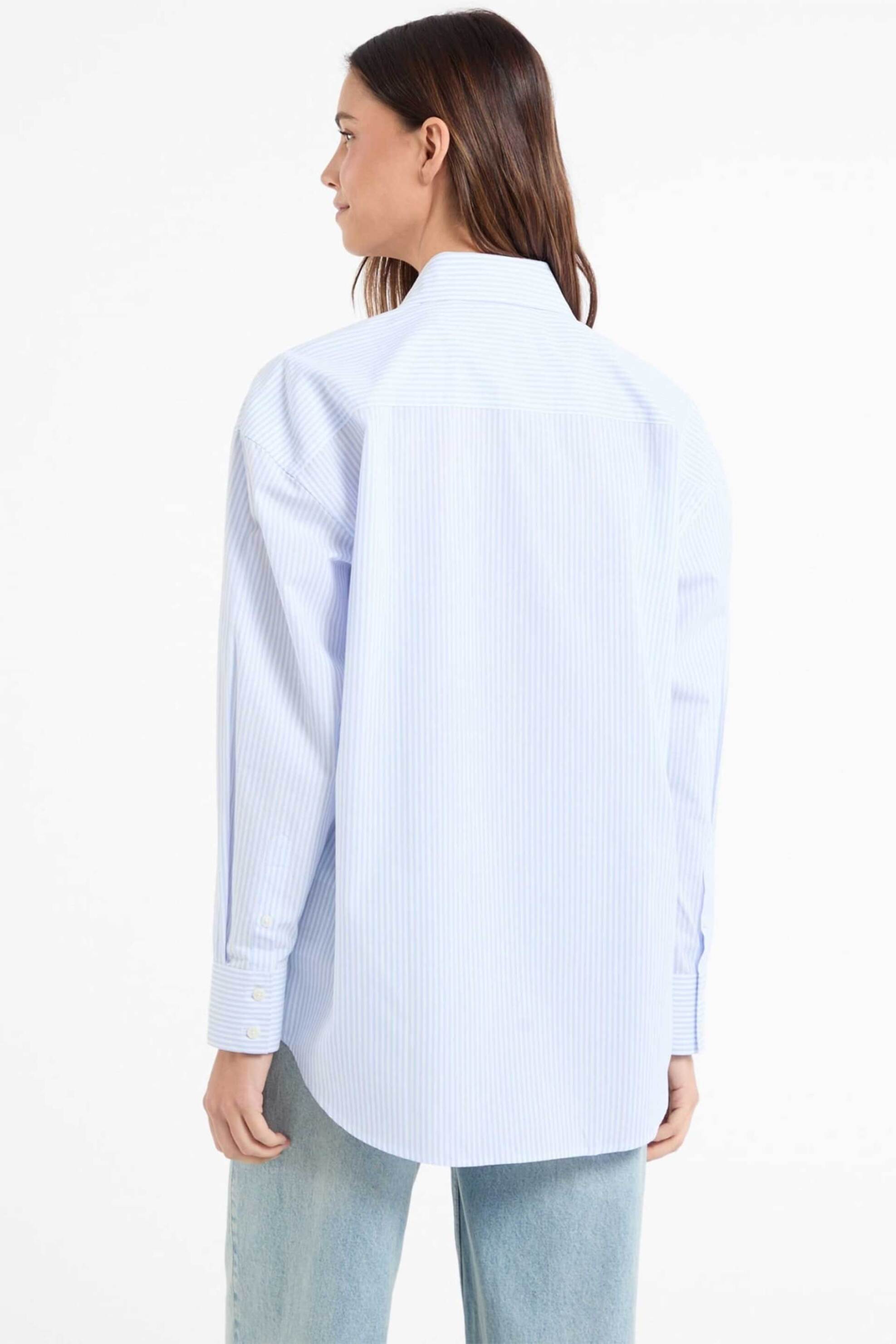 Guess γυναικείο πουκάμισο με ριγέ σχέδιο και τσέπη με logo patch Oversized Fit - W5RH94WGZ11 Γαλάζιο φωτογραφία