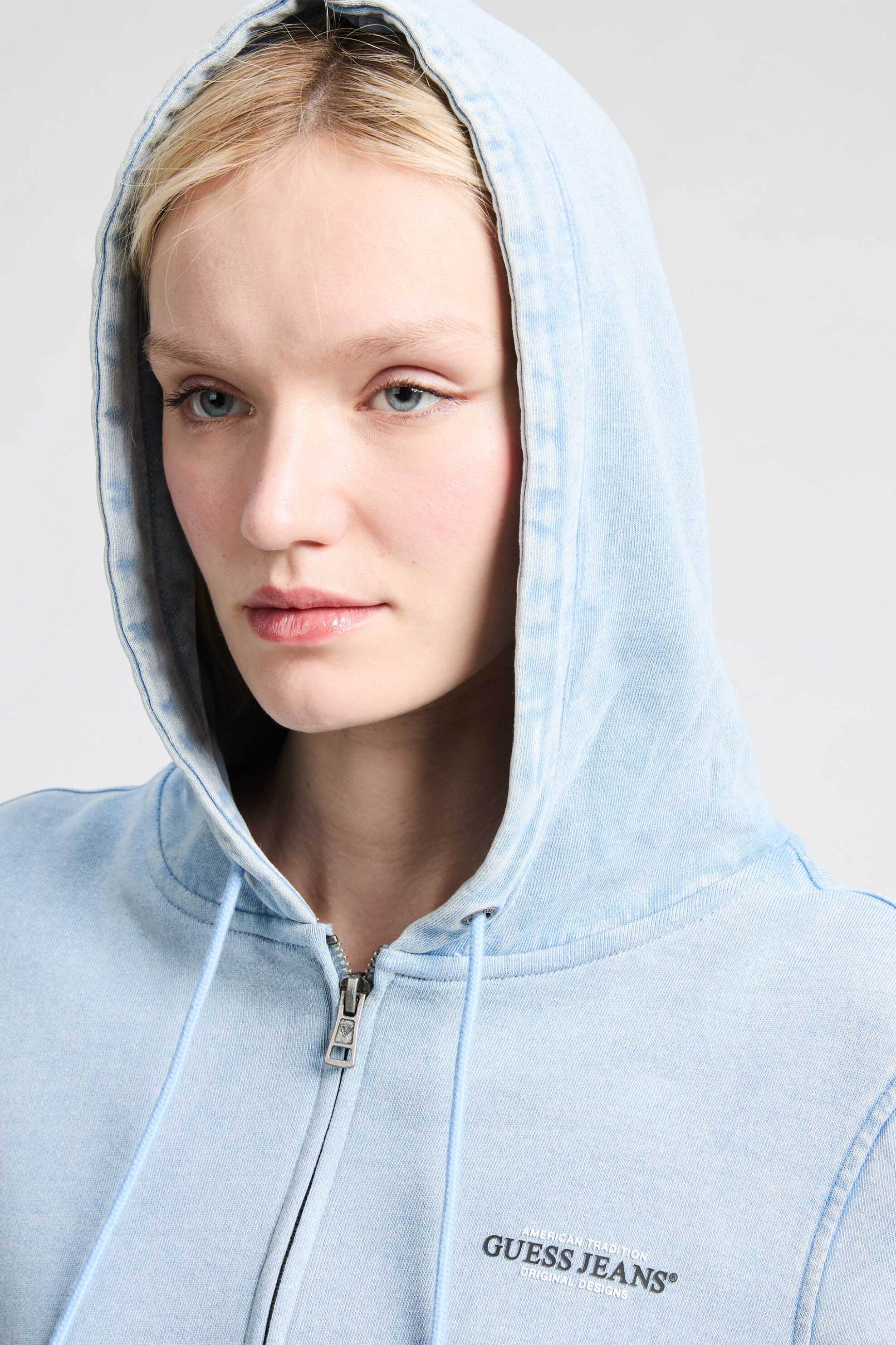 Guess γυναικεία ζακέτα φούτερ με κουκούλα και denim όψη Regular Fit - W5GQ35KCTJ1 Μπλε Ανοιχτό φωτογραφία
